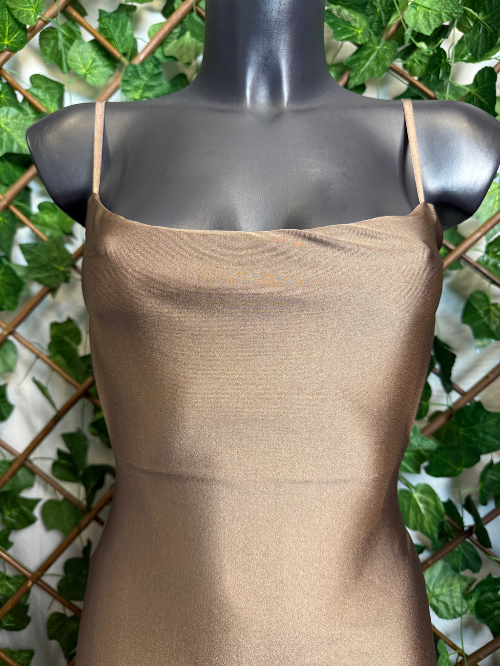 Vestito corto dietro scoperto con arricciatura