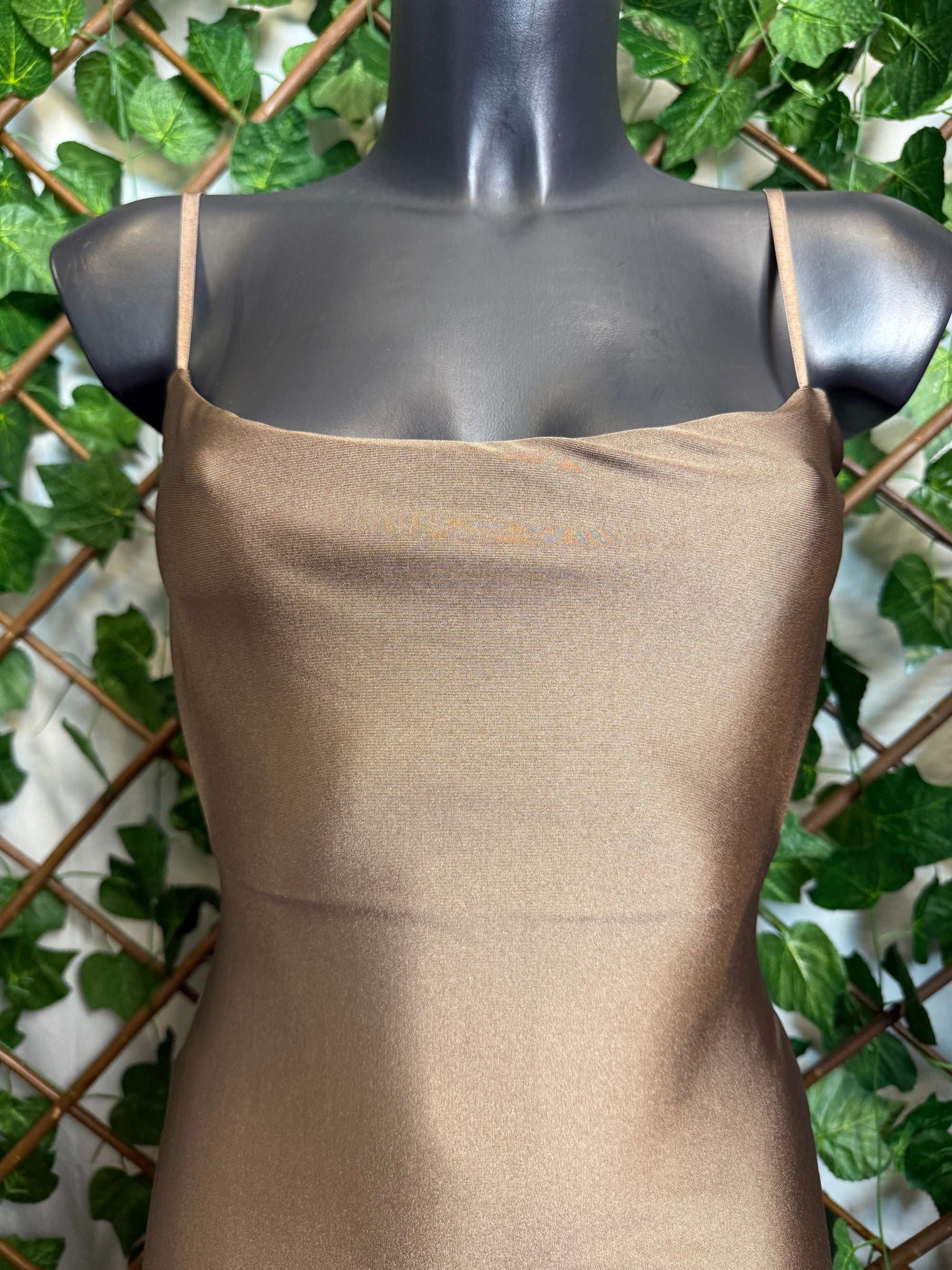 Vestito corto dietro scoperto con arricciatura