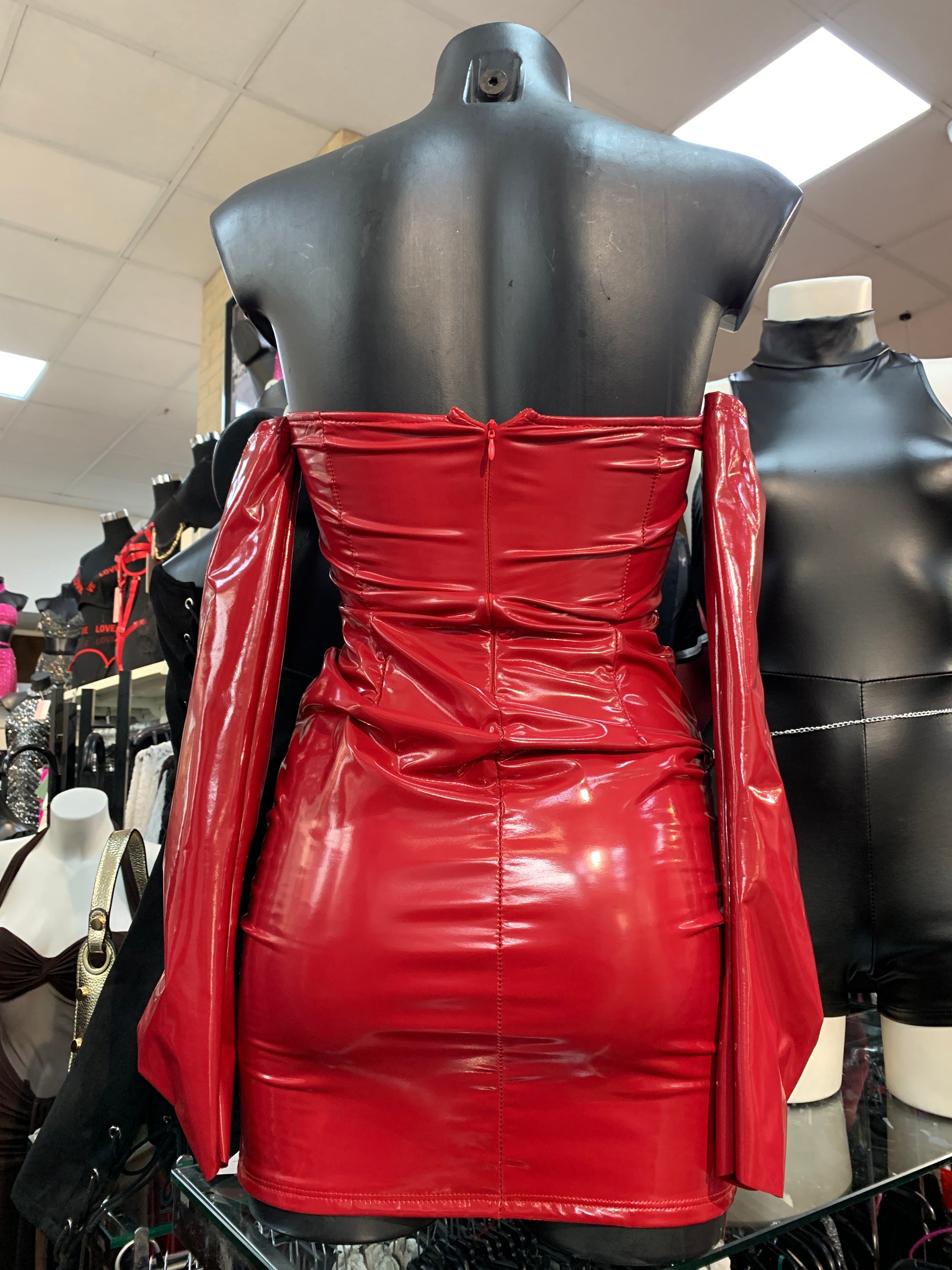 Vestito corto in vernice