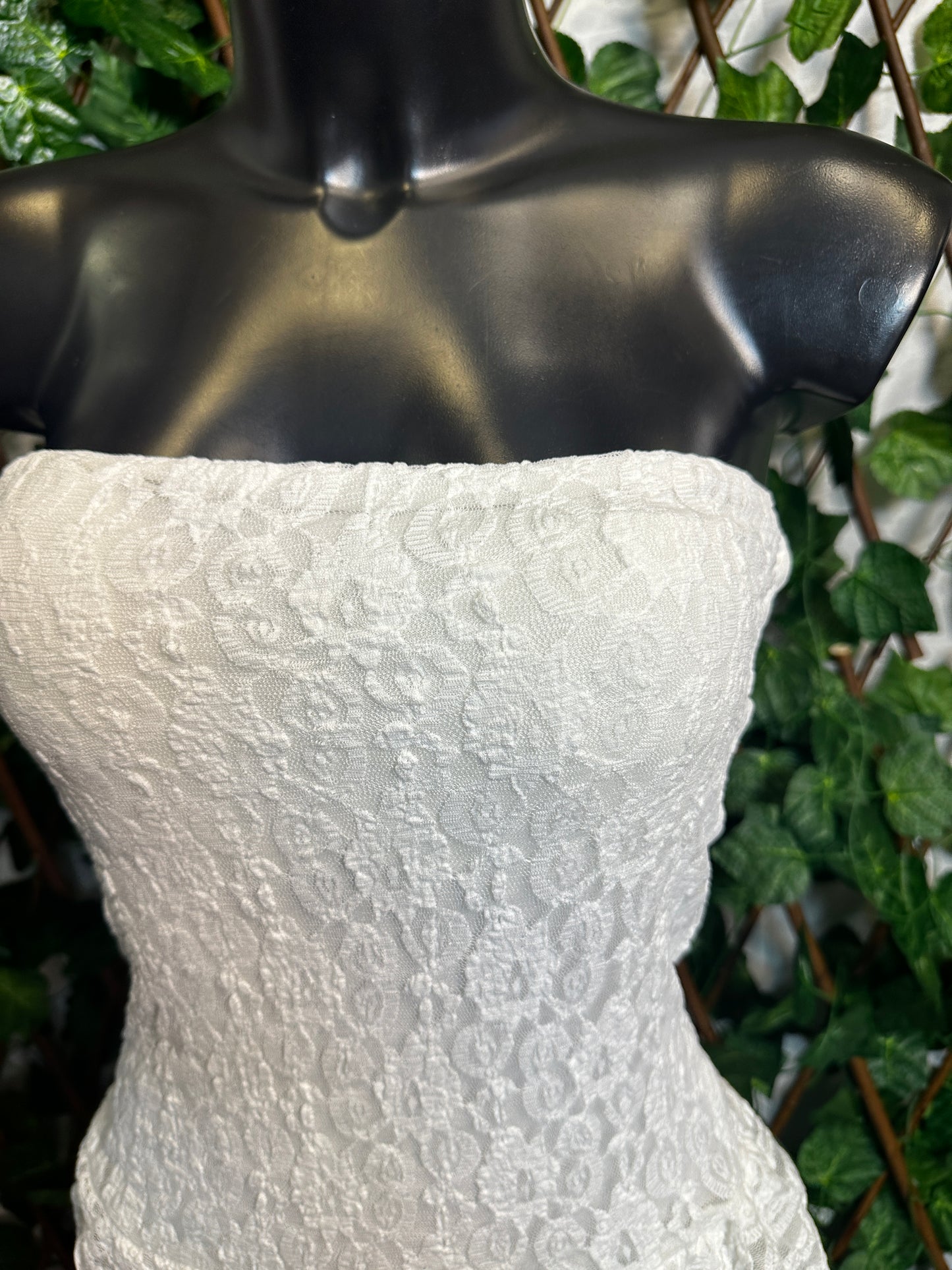 Crepe model: short dress with cups and ruffled skirt | one size