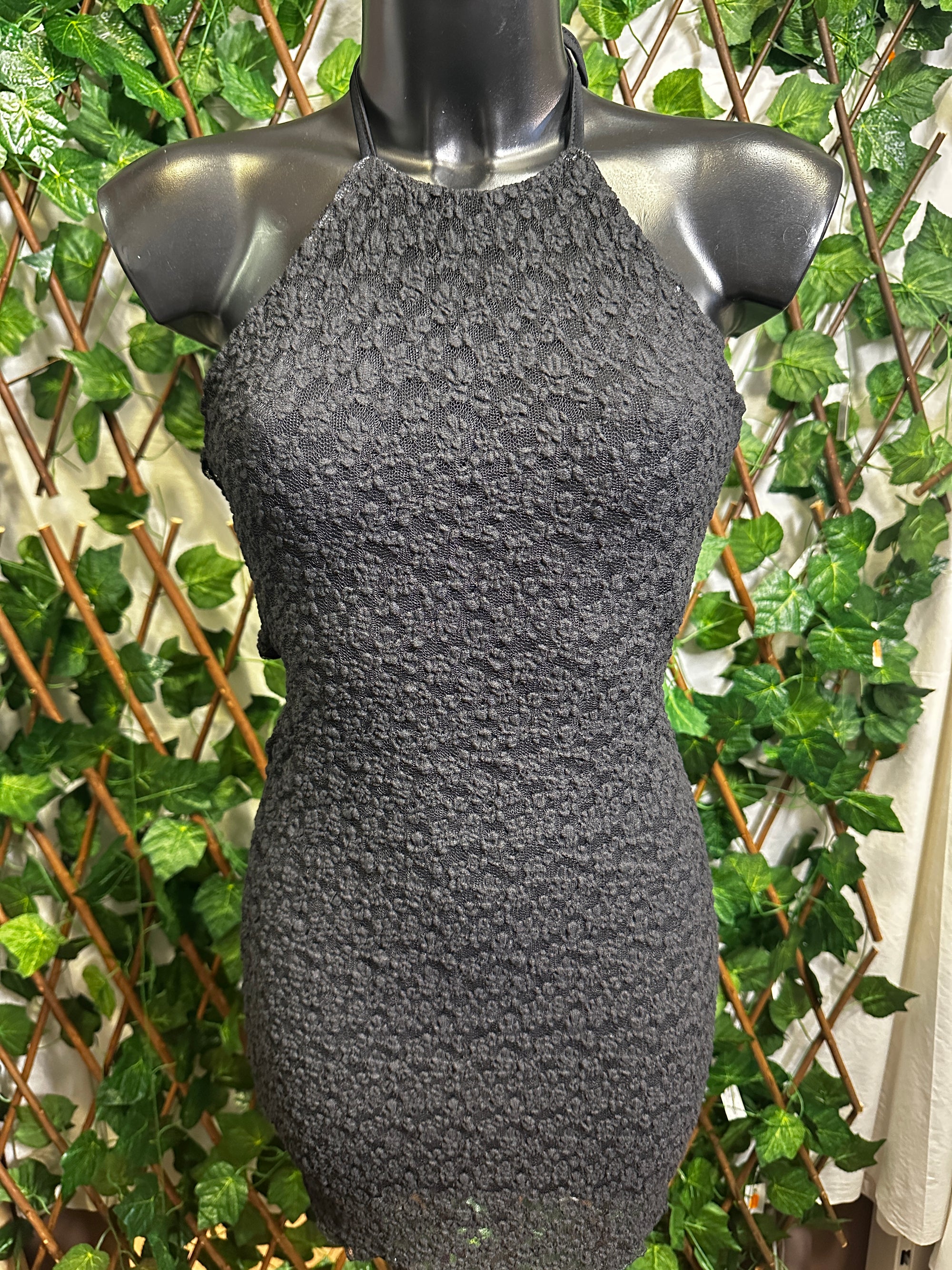 Modello crepe: vestito corto con le lacci sul collo e schiena | taglia unica