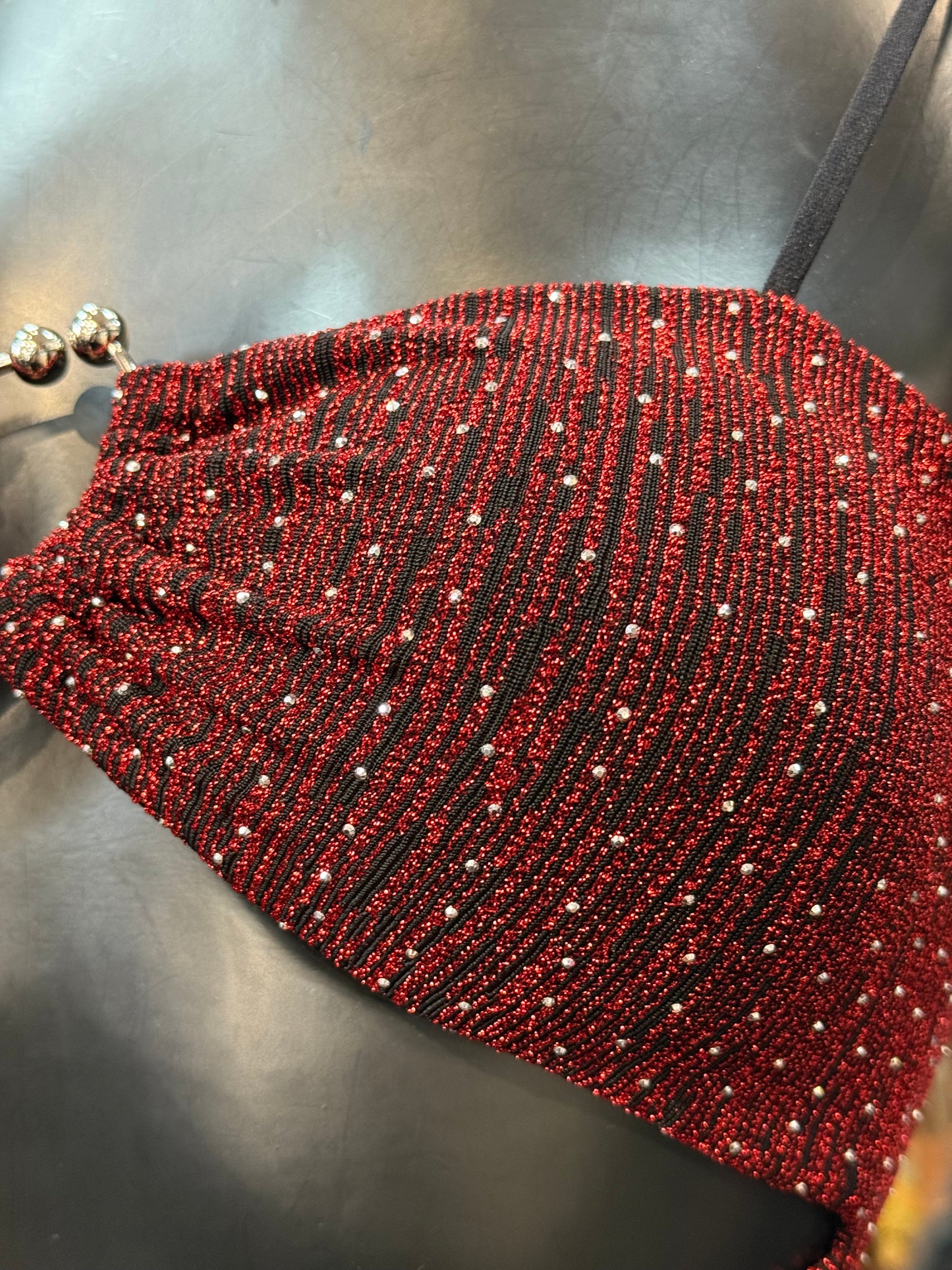 Mini-abito aderente cut-out con drappeggio e strass – CRIMINE PASSIONALE ❤️‍🔥💎