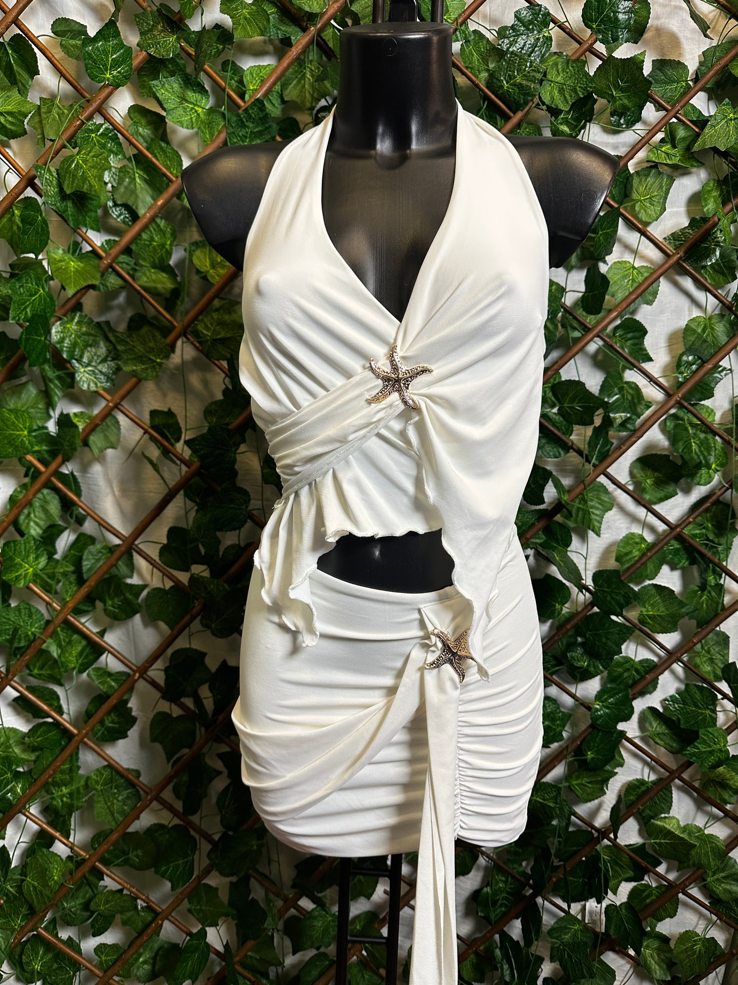 Low-cut top and gathered skirt with starfish detail | one size