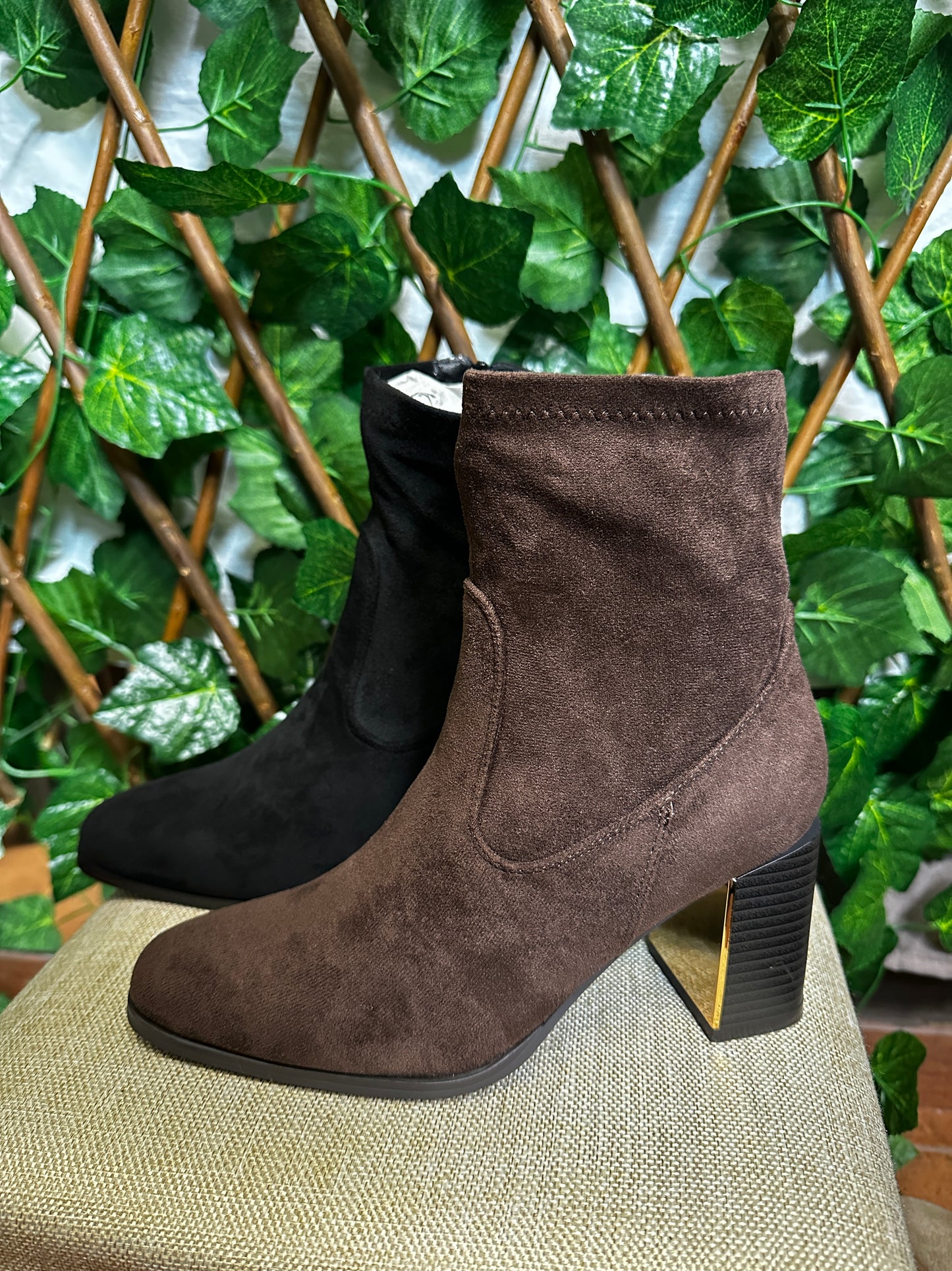Low heeled boots