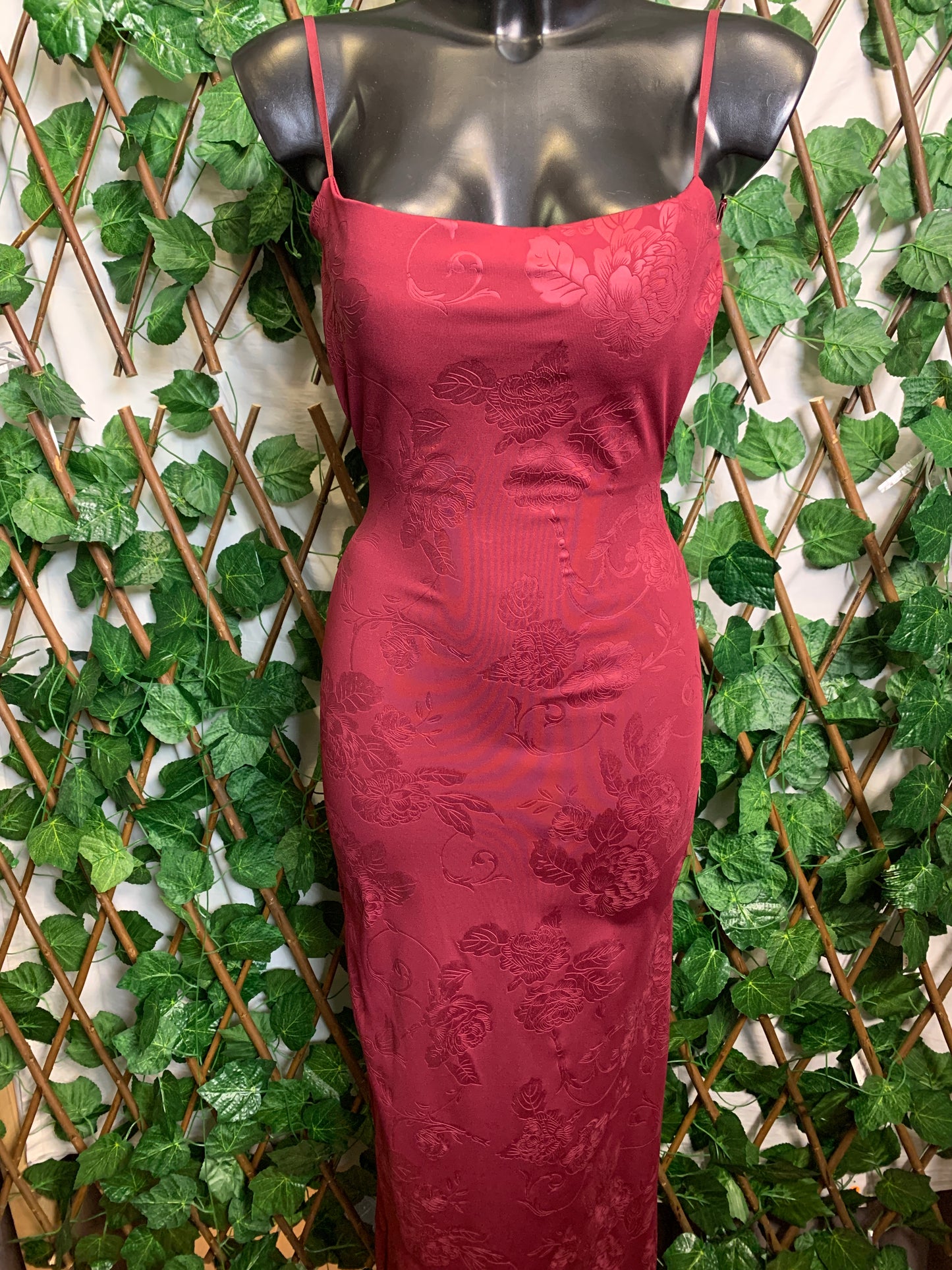 Vestito lungo elegante con la schiena aperta