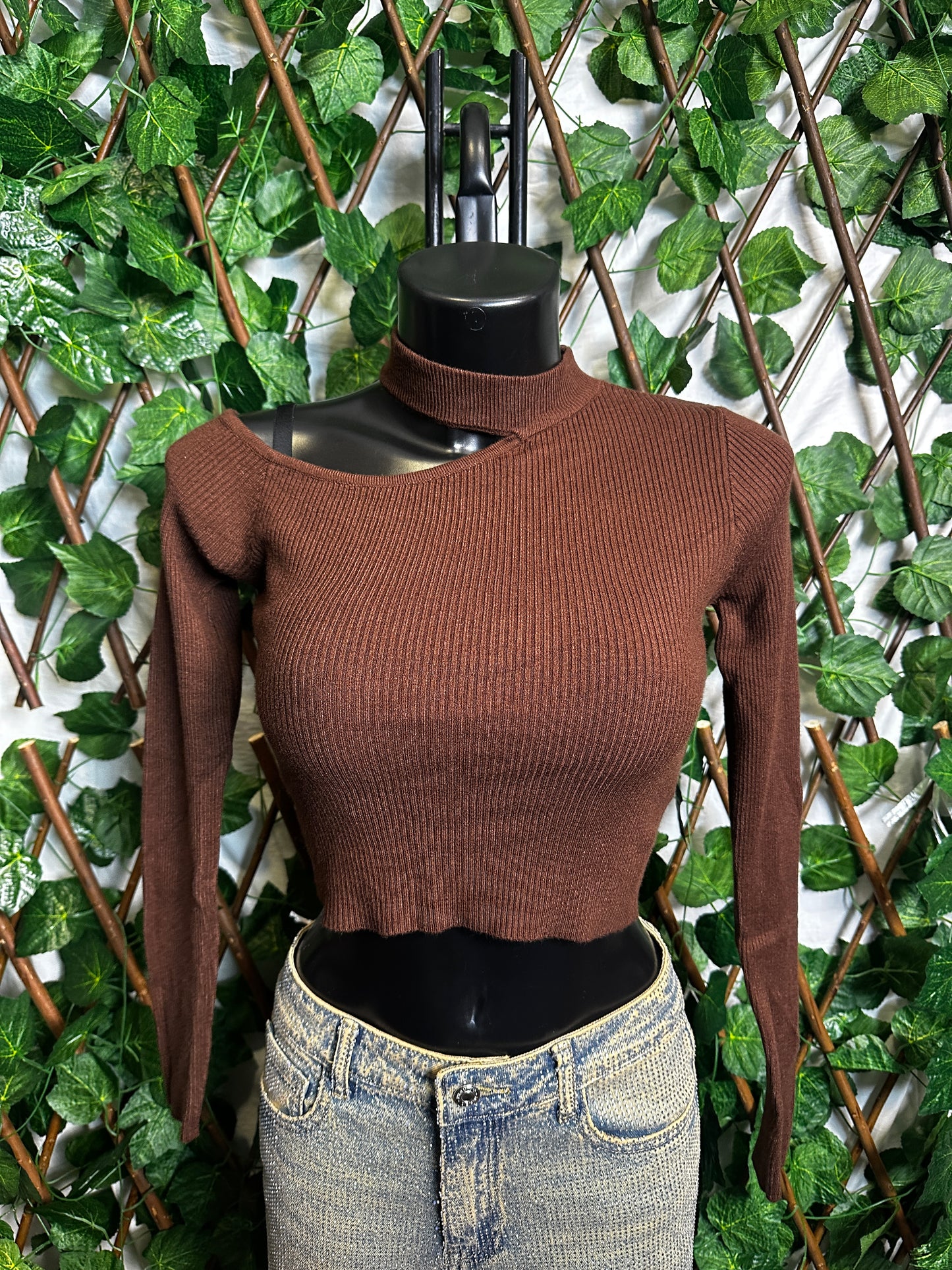 Maglia corta con con Cut-out e le maniche lunghe