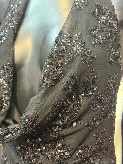 Abito lungo schiena scoperta e scollo a cascata – TENTAZIONE PROFONDA 🖤🌹