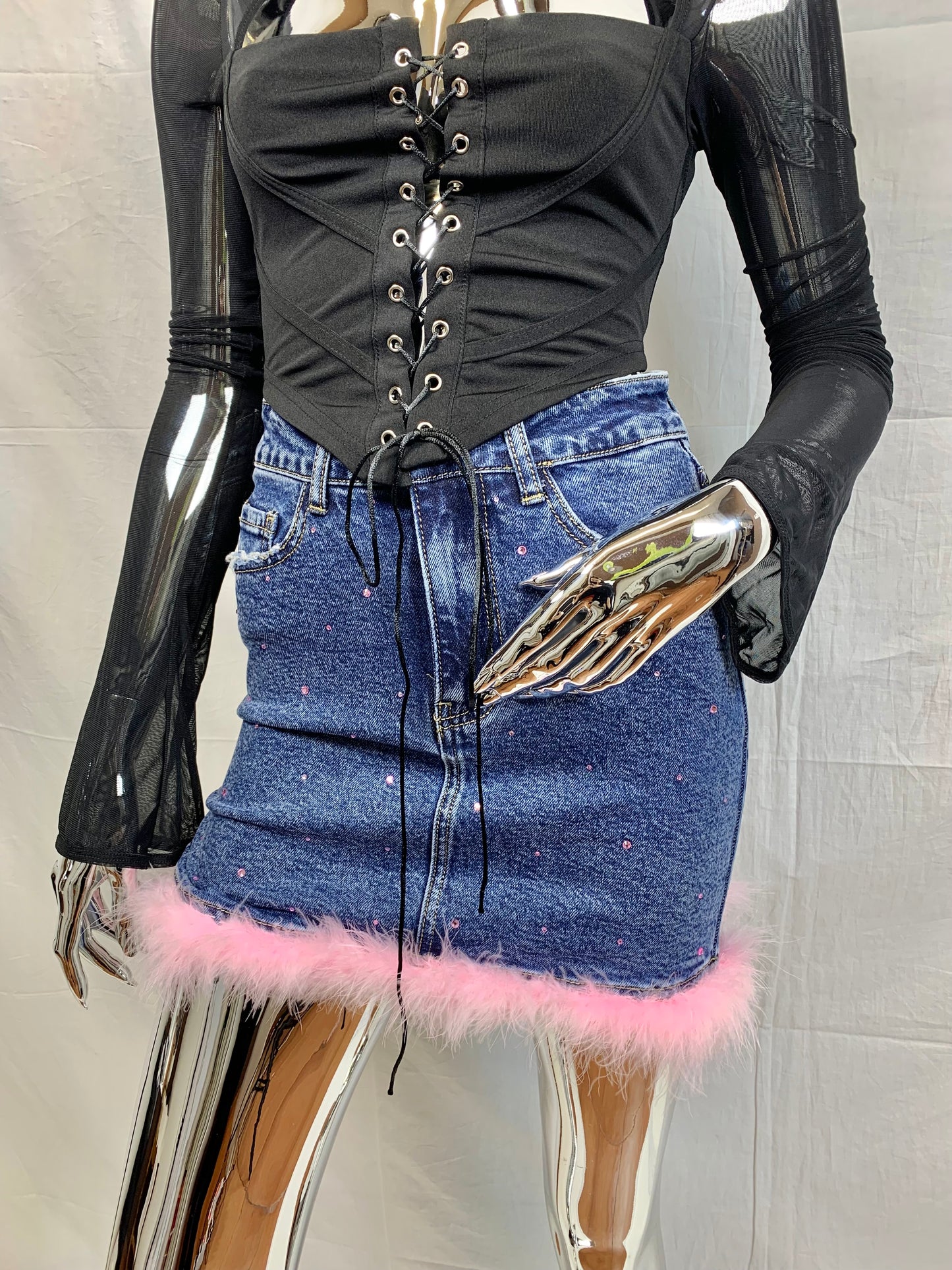 PRIMAVERA 2024 | Gonna jeans, con dettaglio pelo e strass rosa