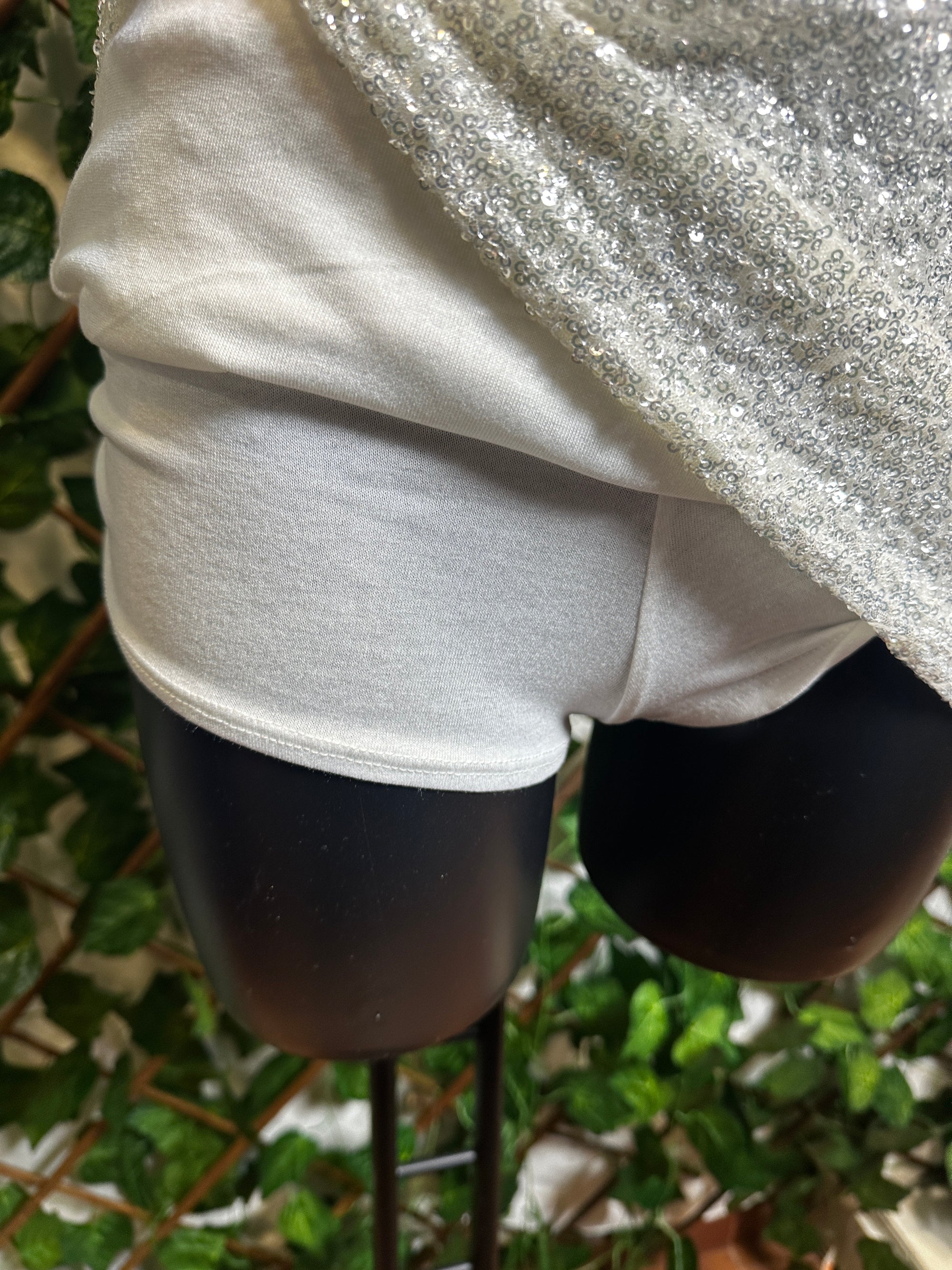 Top con stella marina dorata + gonna con pantaloncini (in paillettes) | taglia unica