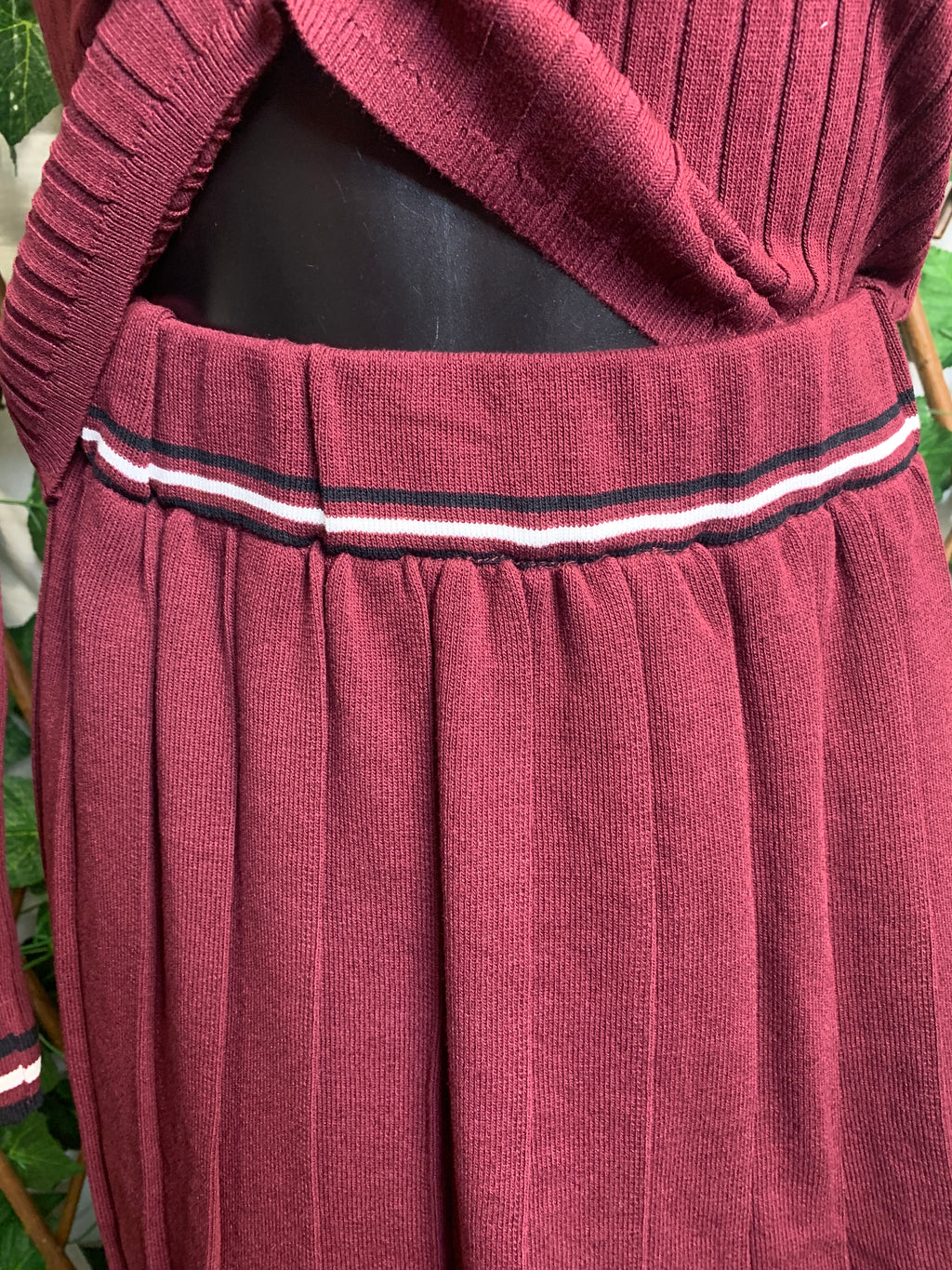 Long-sleeved suit and skirt