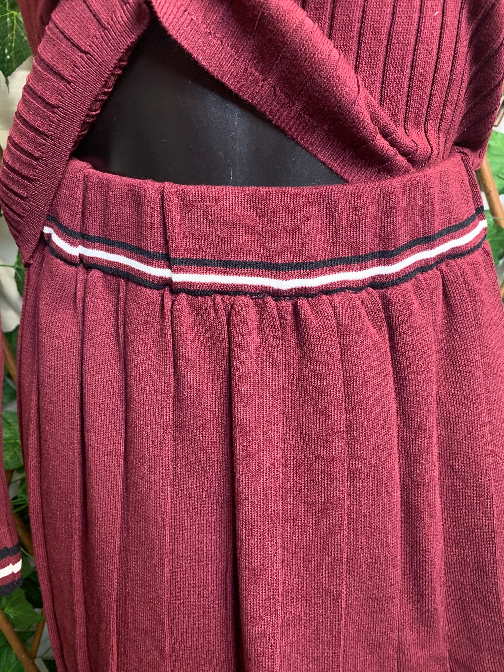 Long-sleeved suit and skirt