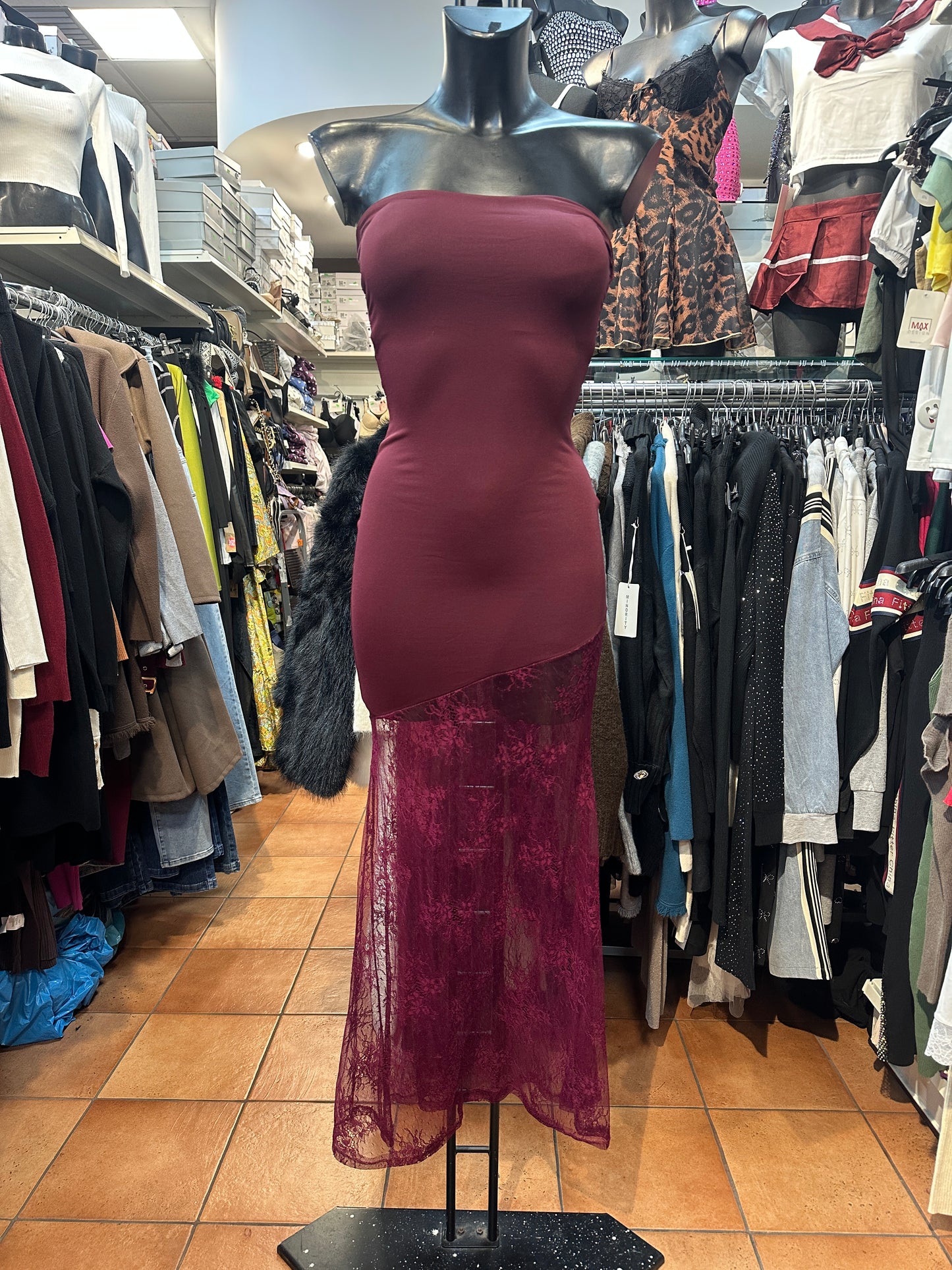 Abito lungo a fascia con pizzo trasparente – VELLUTO SEGRETO 🖤🌹