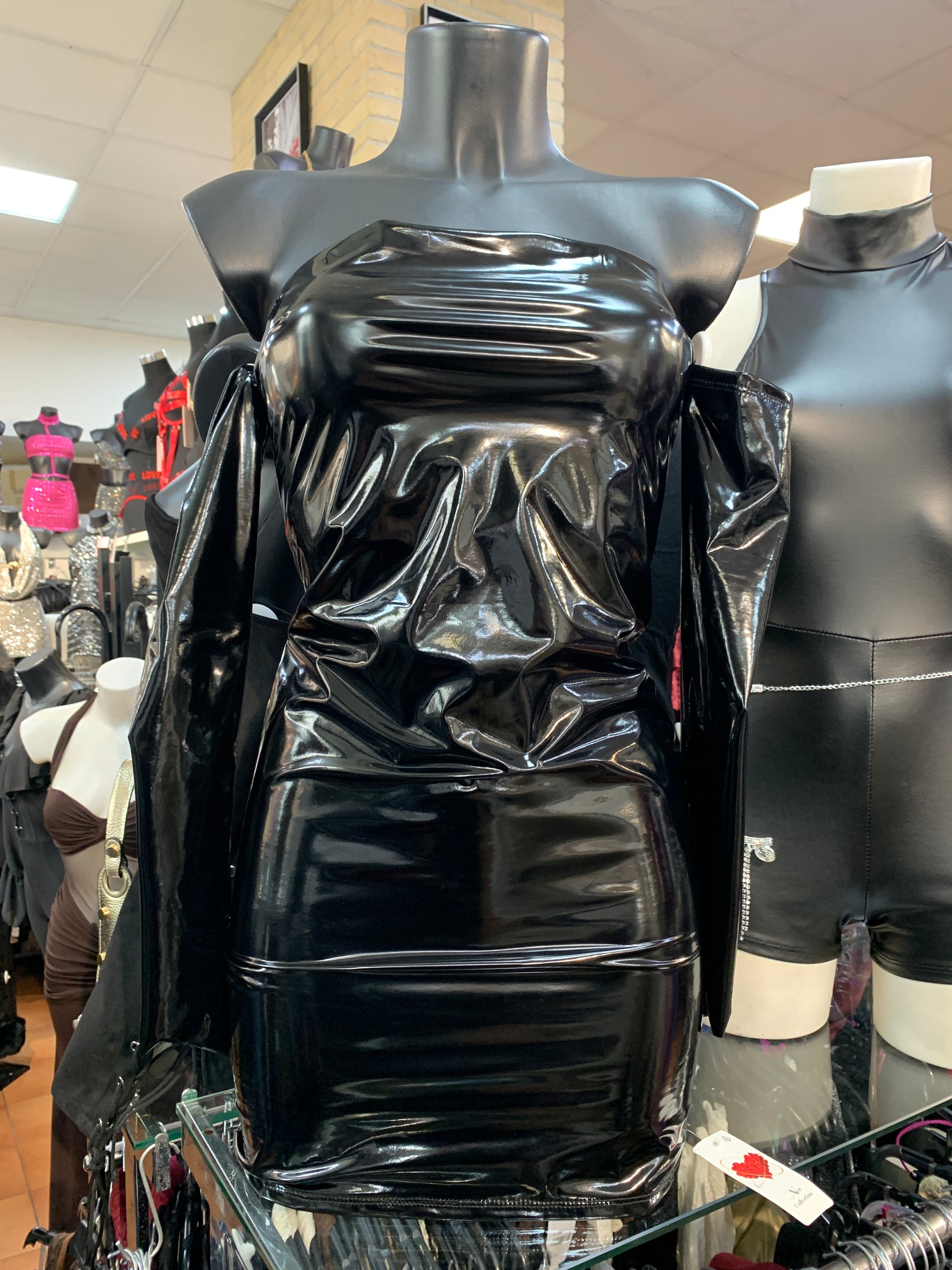 Vestito corto in vernice