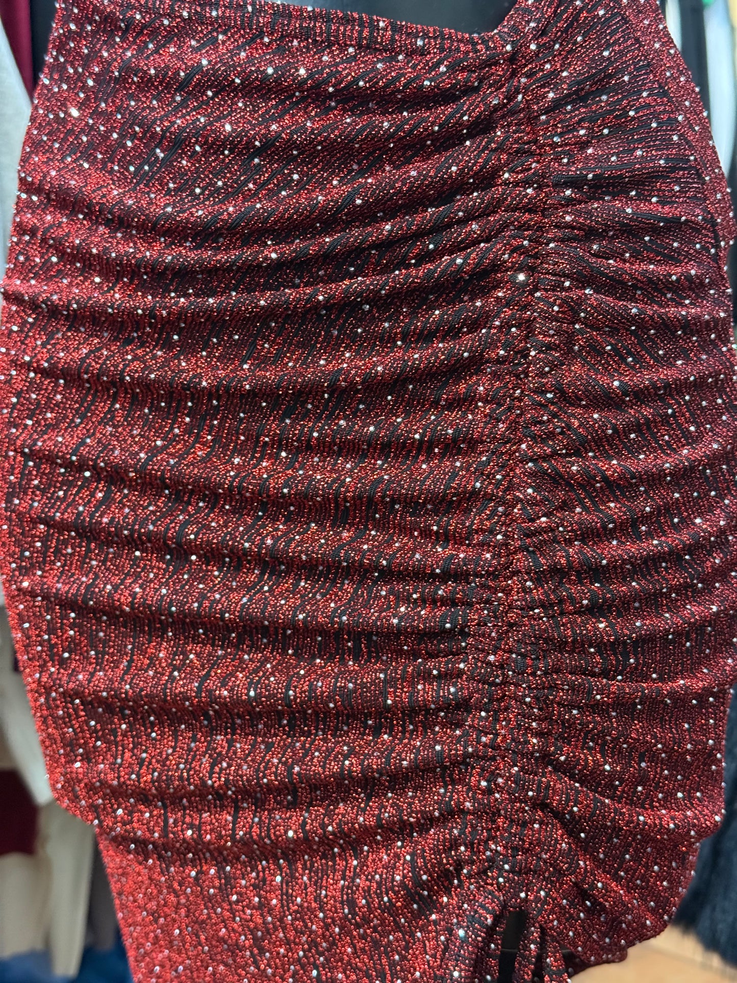 Mini-abito aderente cut-out con drappeggio e strass – CRIMINE PASSIONALE ❤️‍🔥💎