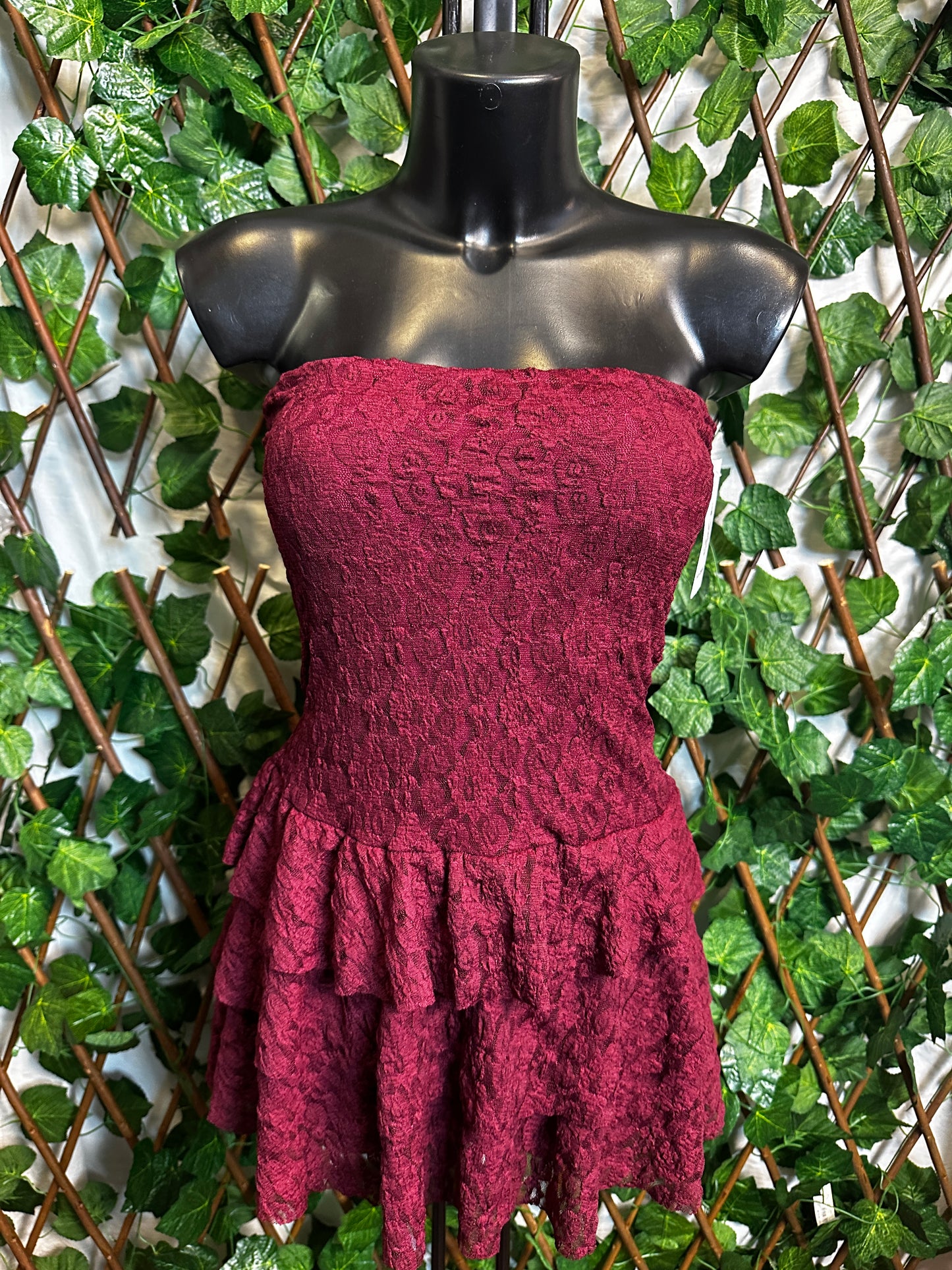 Crepe model: short dress with cups and ruffled skirt | one size