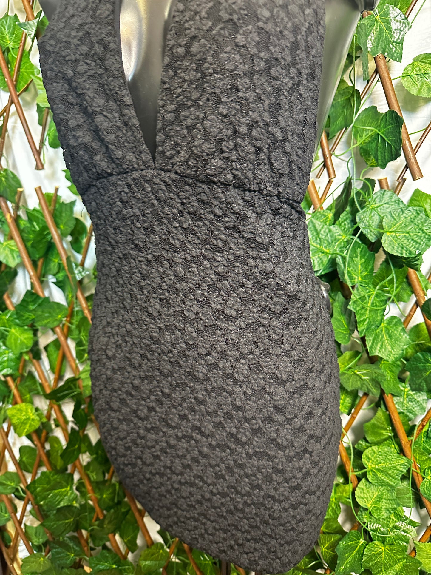 Crepe style: short dress with a deep neckline | one size