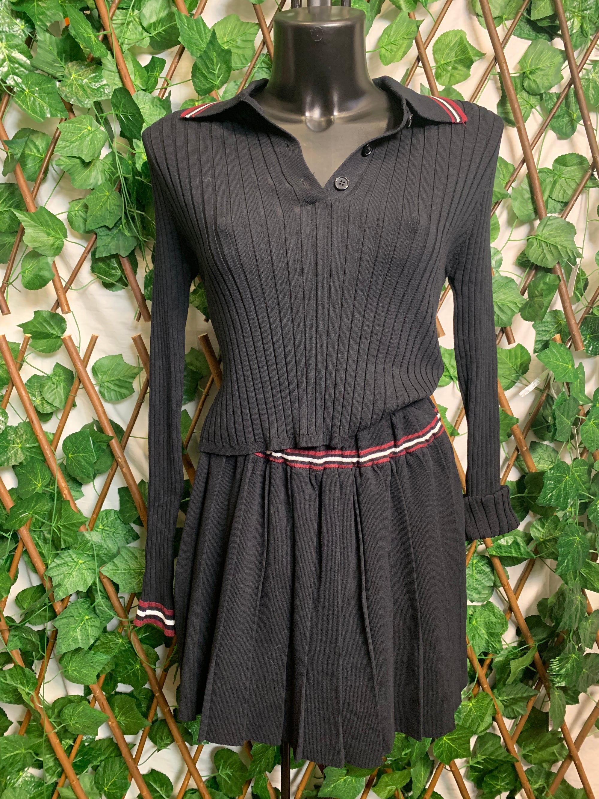 Long-sleeved suit and skirt