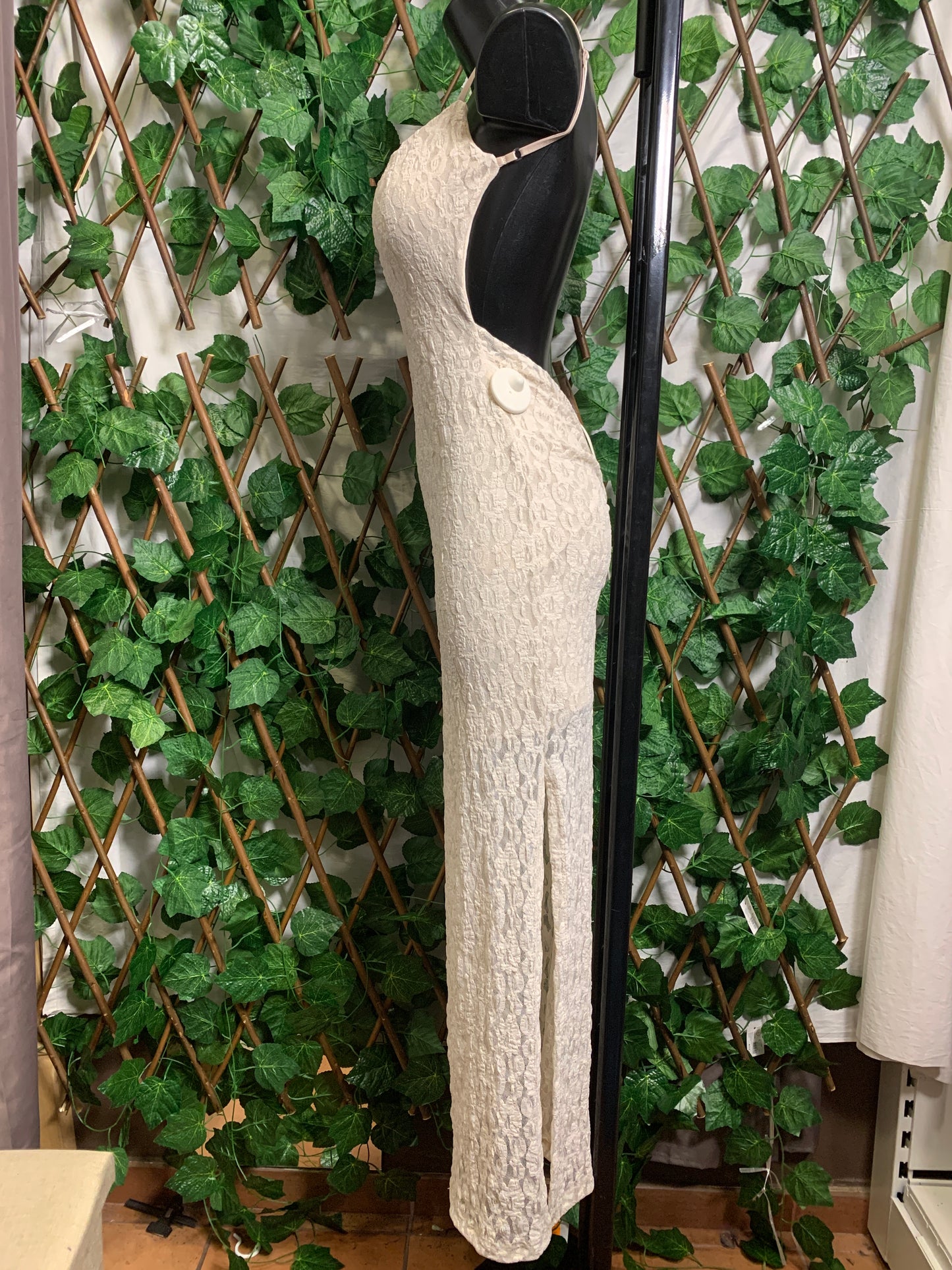 Crepe dress with open back 