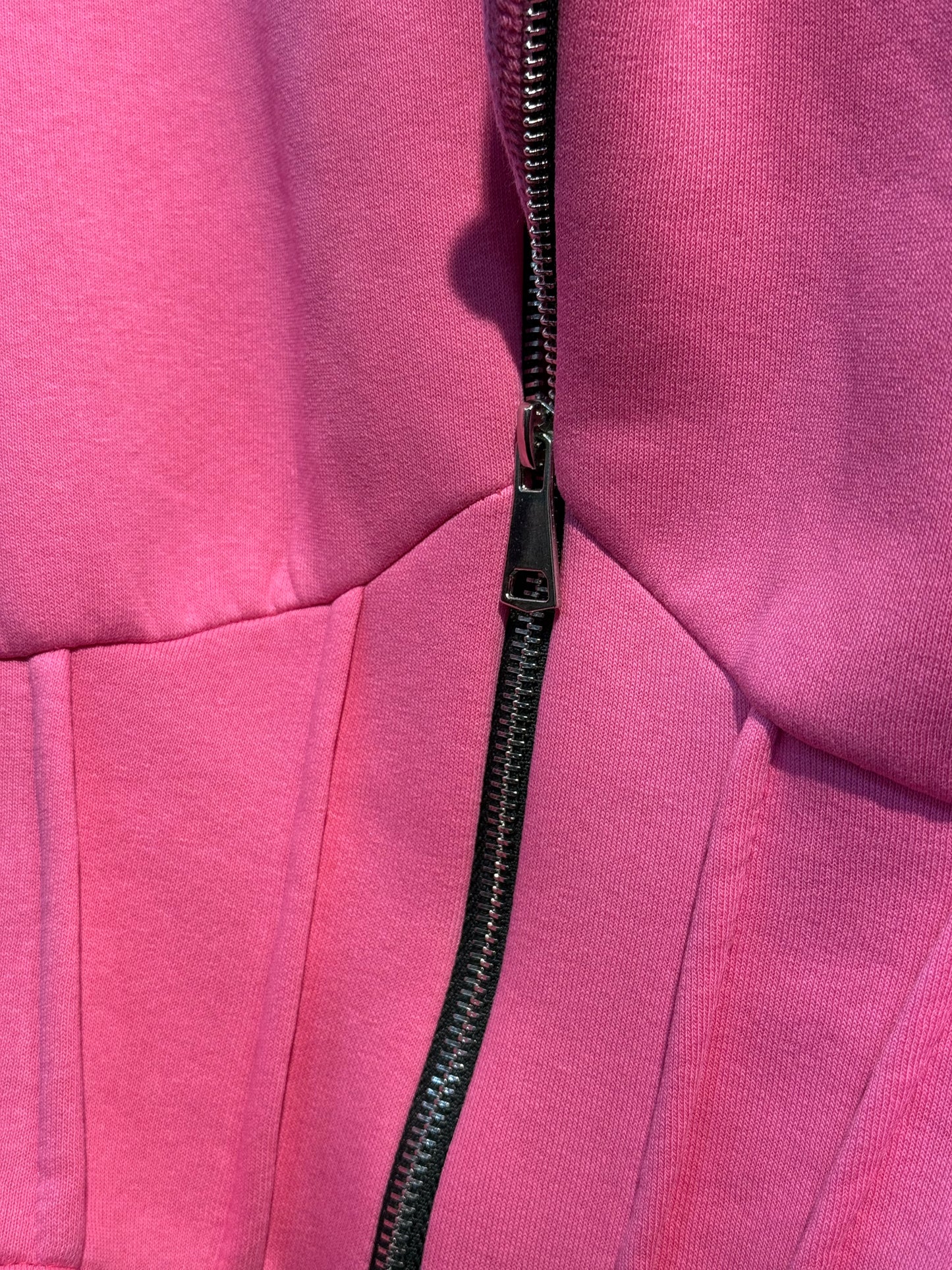 Tuta sportiva cropped con corsetto e joggers – LIBERTÀ RIBELLE 👟⚡️