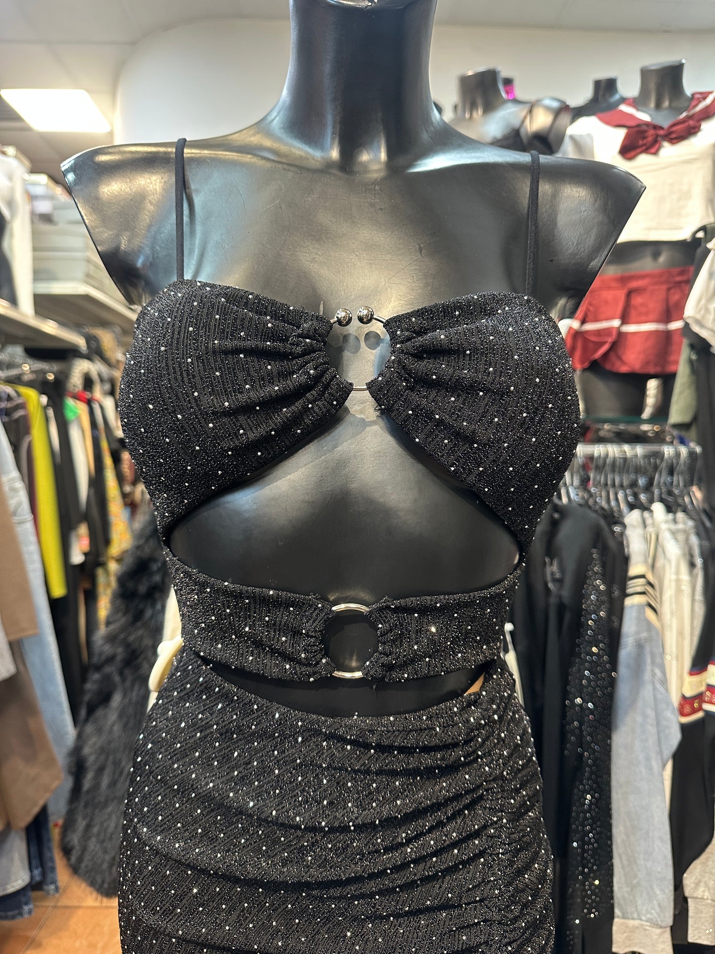 Mini-abito aderente cut-out con drappeggio e strass – CRIMINE PASSIONALE ❤️‍🔥💎