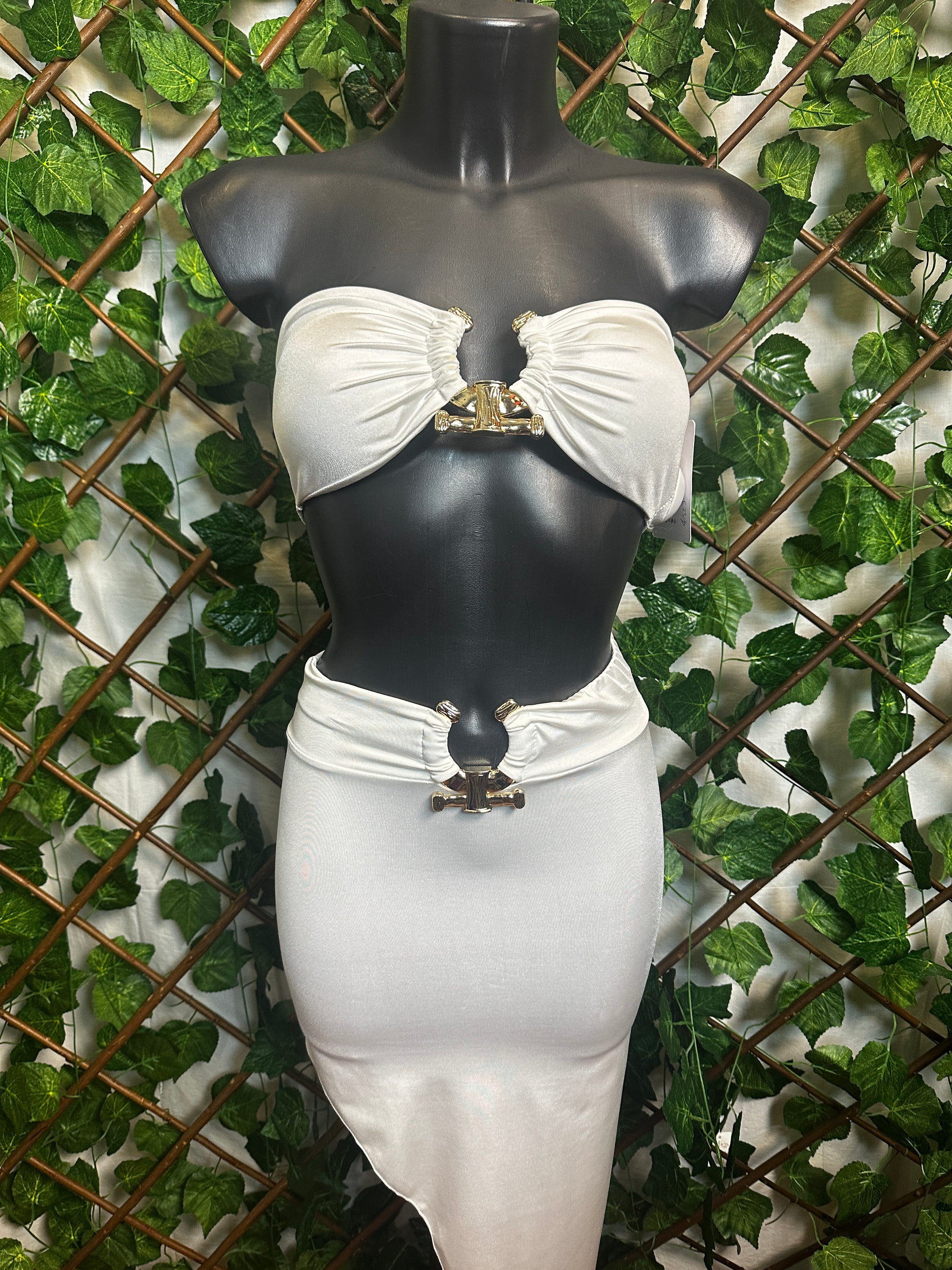 Completo Elegante con Top e Gonna – Dettaglio Oro al Centro | TU