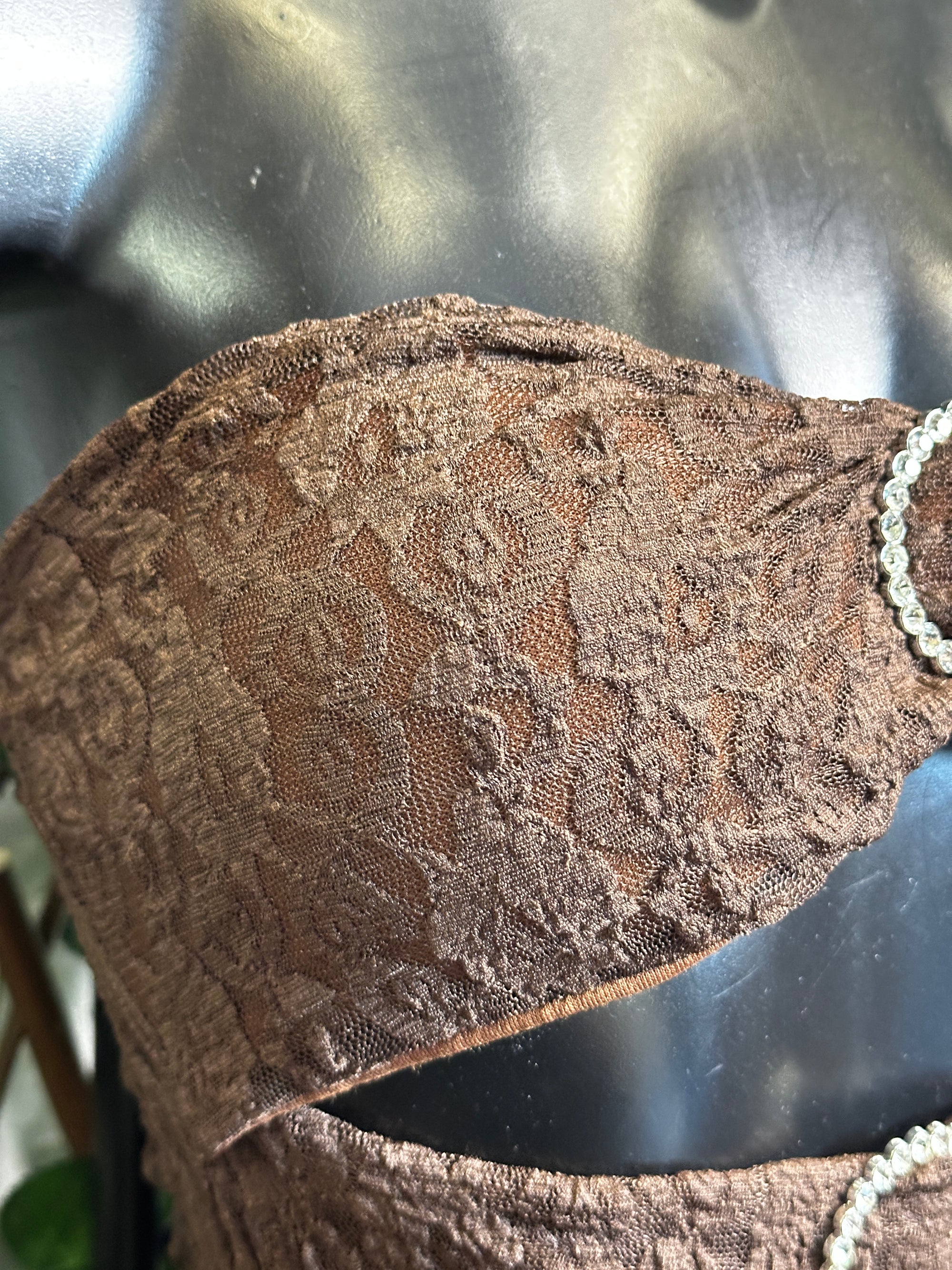 Modello crepe: vestito corto con dettaglio cerchi brillantinati coppe integrate | taglia unica