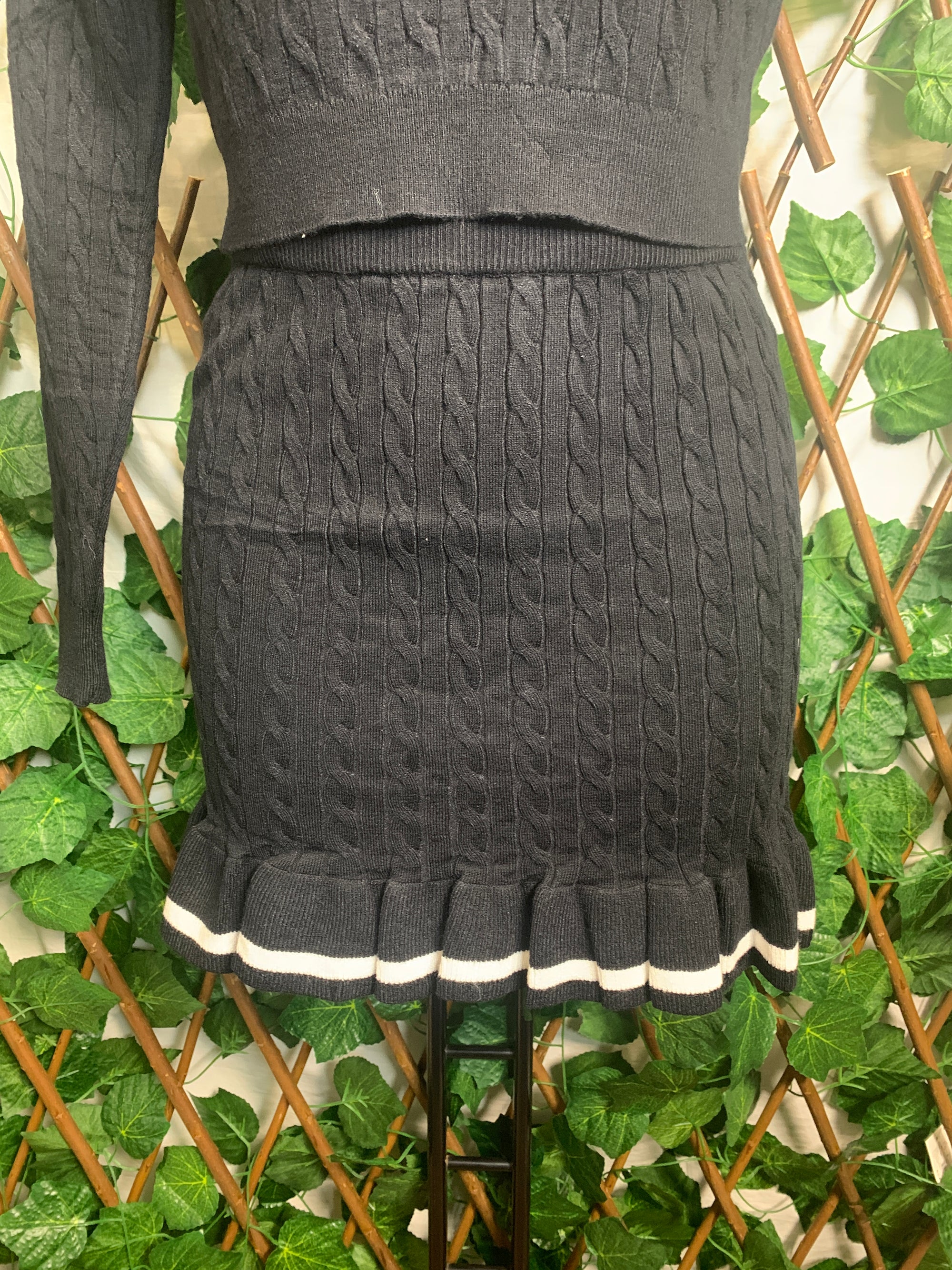 Long-sleeved suit and short skirt