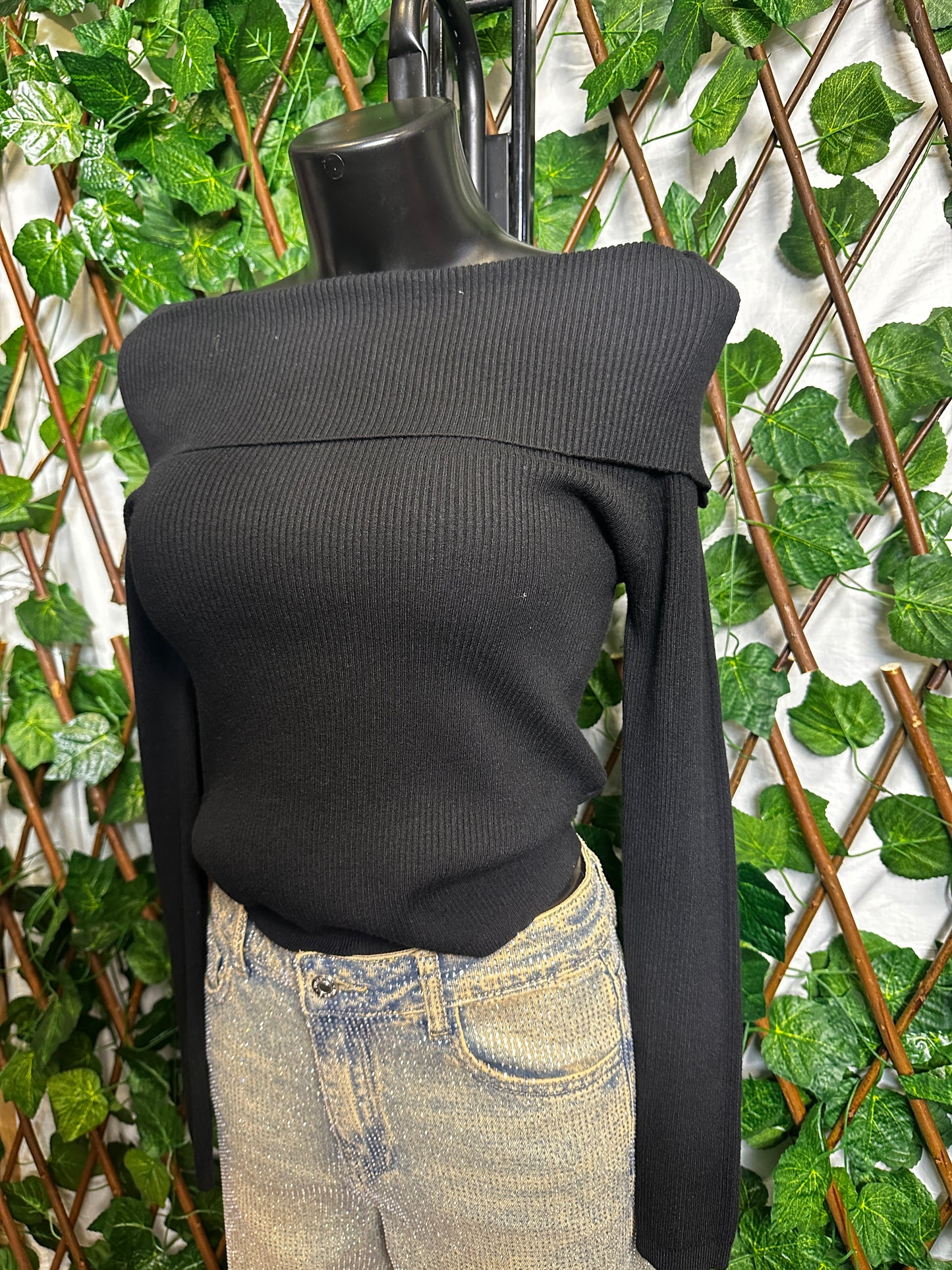 Short shirts with wide necklines