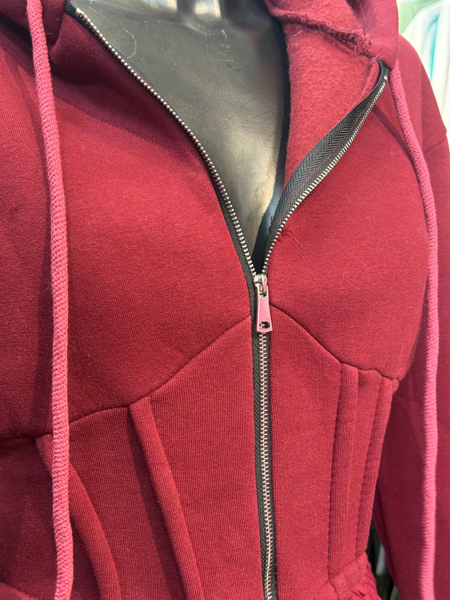 Tuta sportiva cropped con corsetto e joggers – LIBERTÀ RIBELLE 👟⚡️