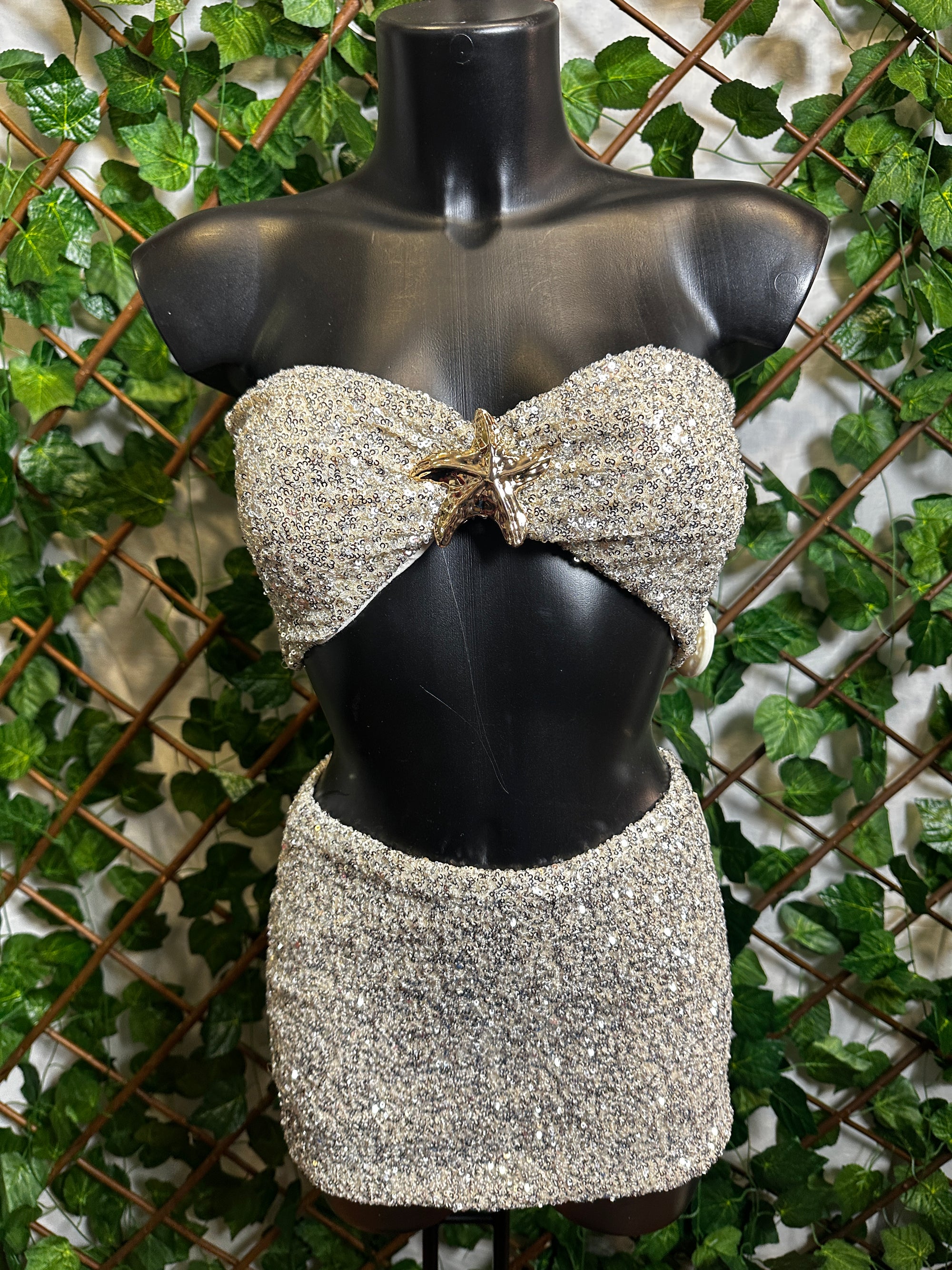 Top con stella marina dorata + gonna con pantaloncini (in paillettes) | taglia unica