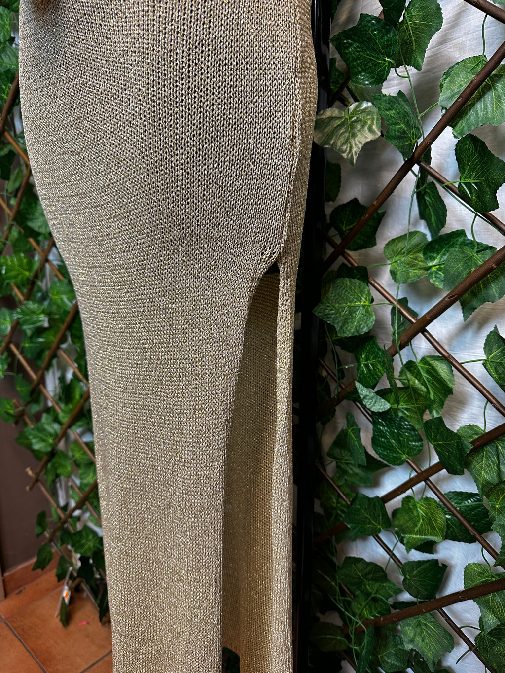 Vestito lungo estivo con la scollatura profonda e la schiena scoperta