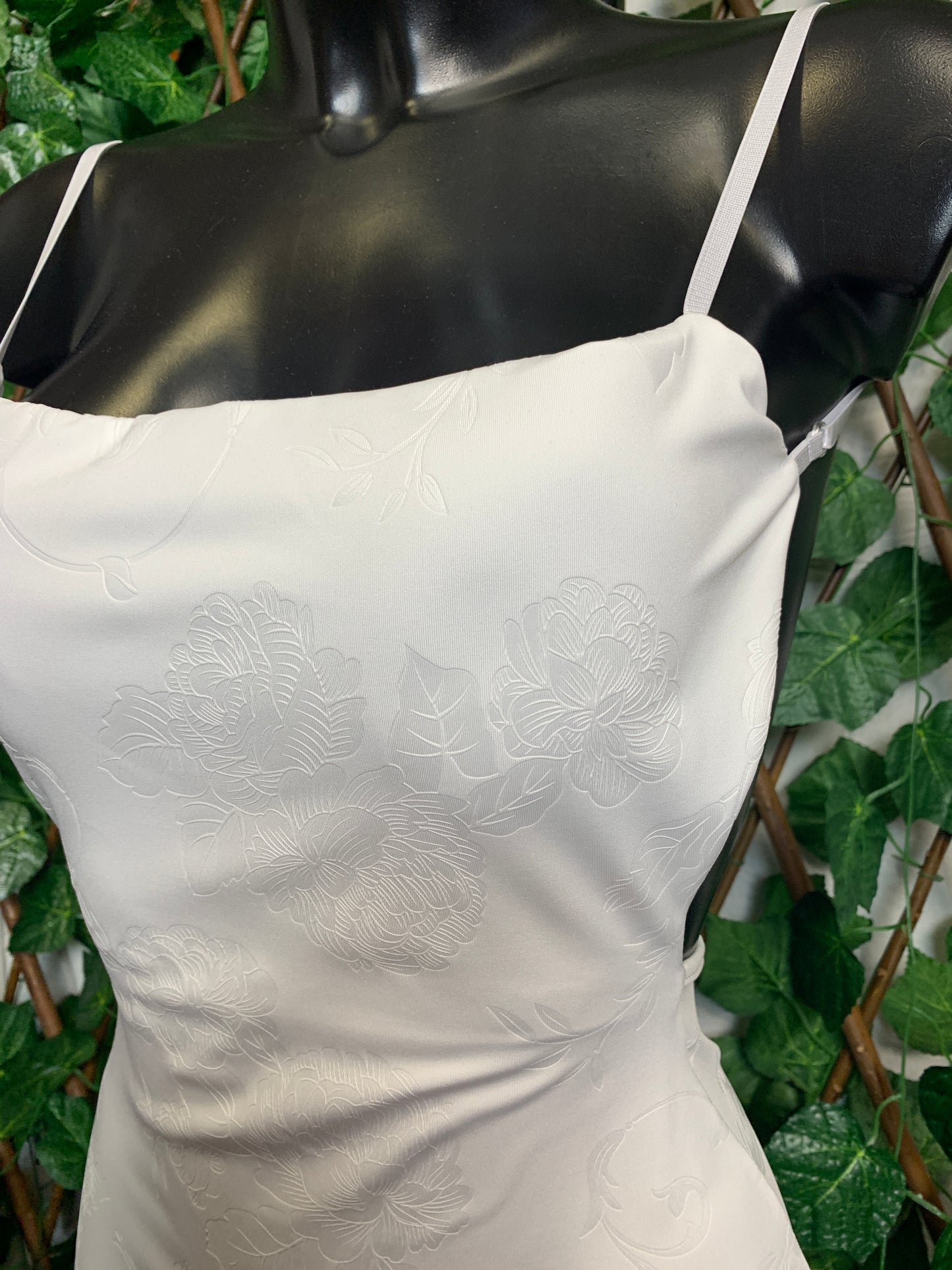 Vestito lungo elegante con la schiena aperta