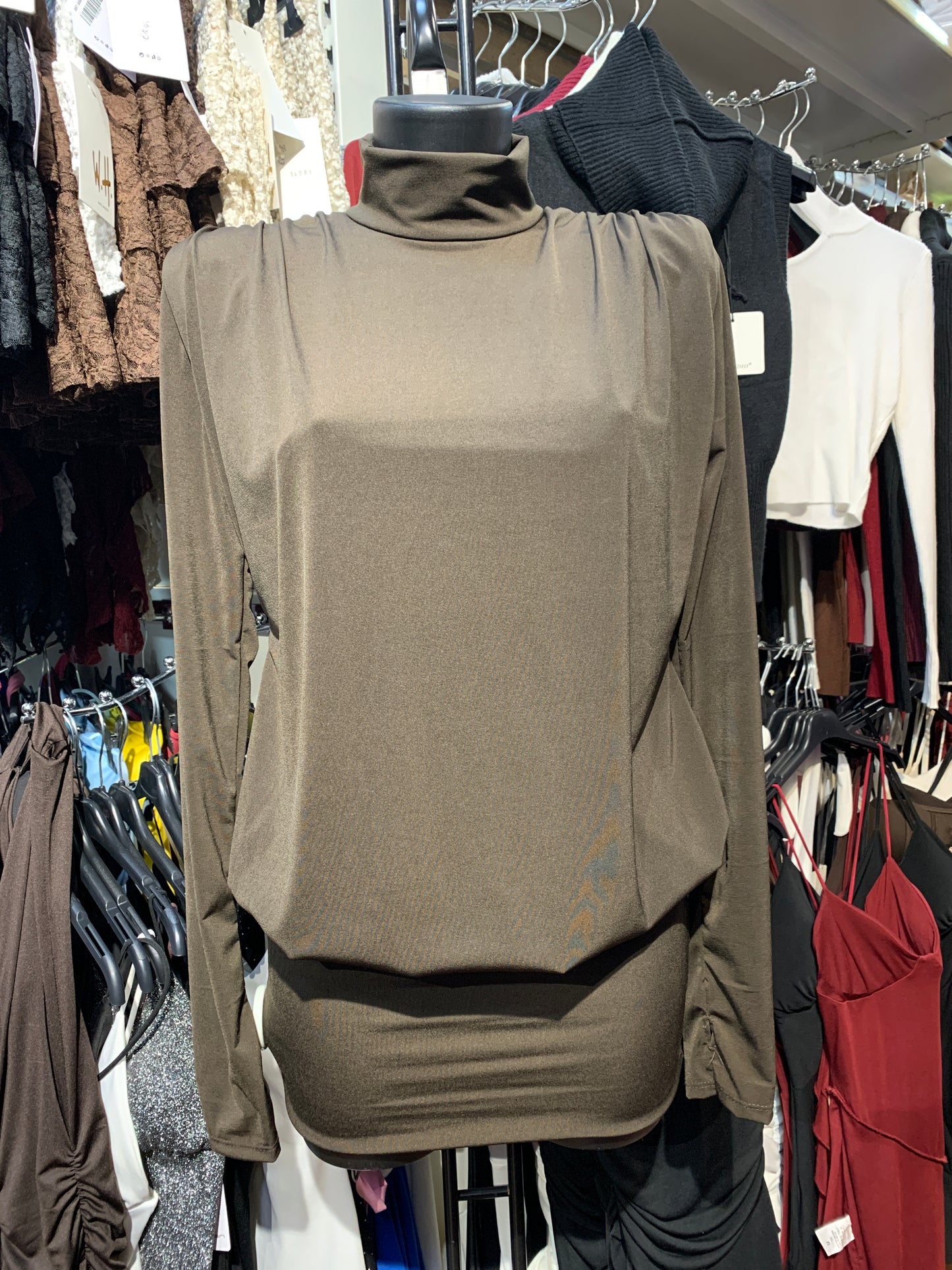 Backless puffy dress