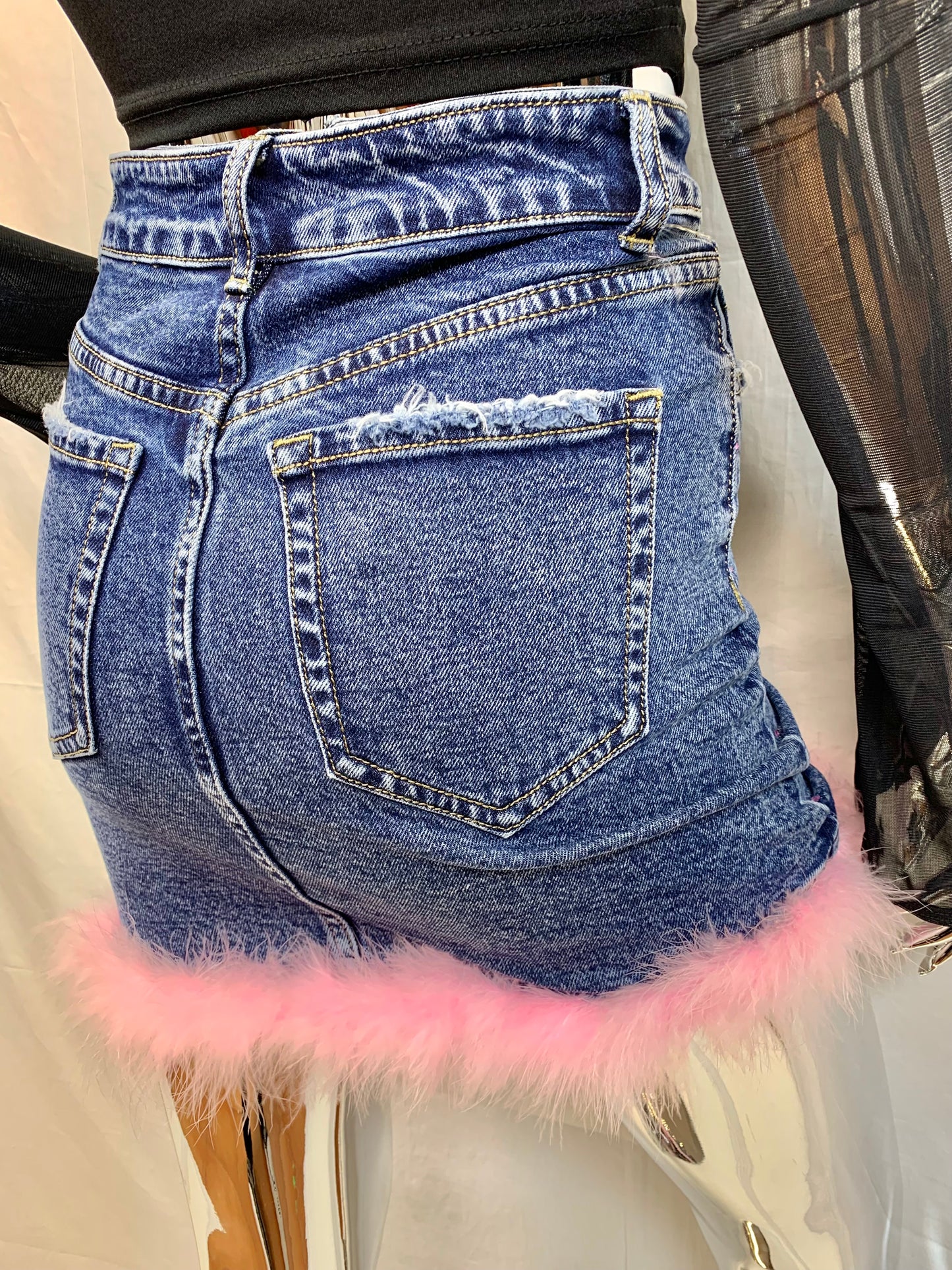 PRIMAVERA 2024 | Gonna jeans, con dettaglio pelo e strass rosa