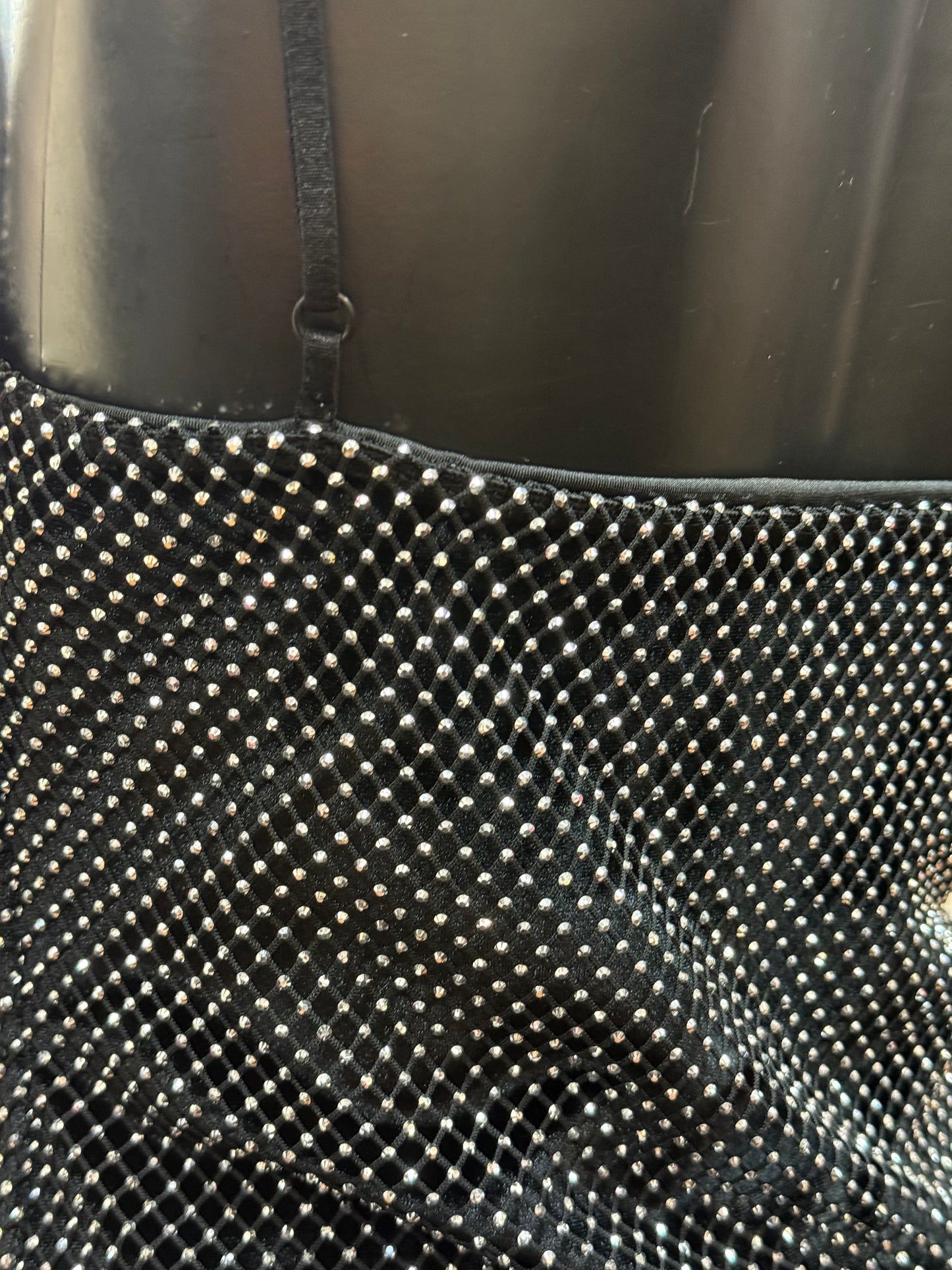 Mini-abito in rete metallica con strass – DISCOTECA ETERNA 💎✨