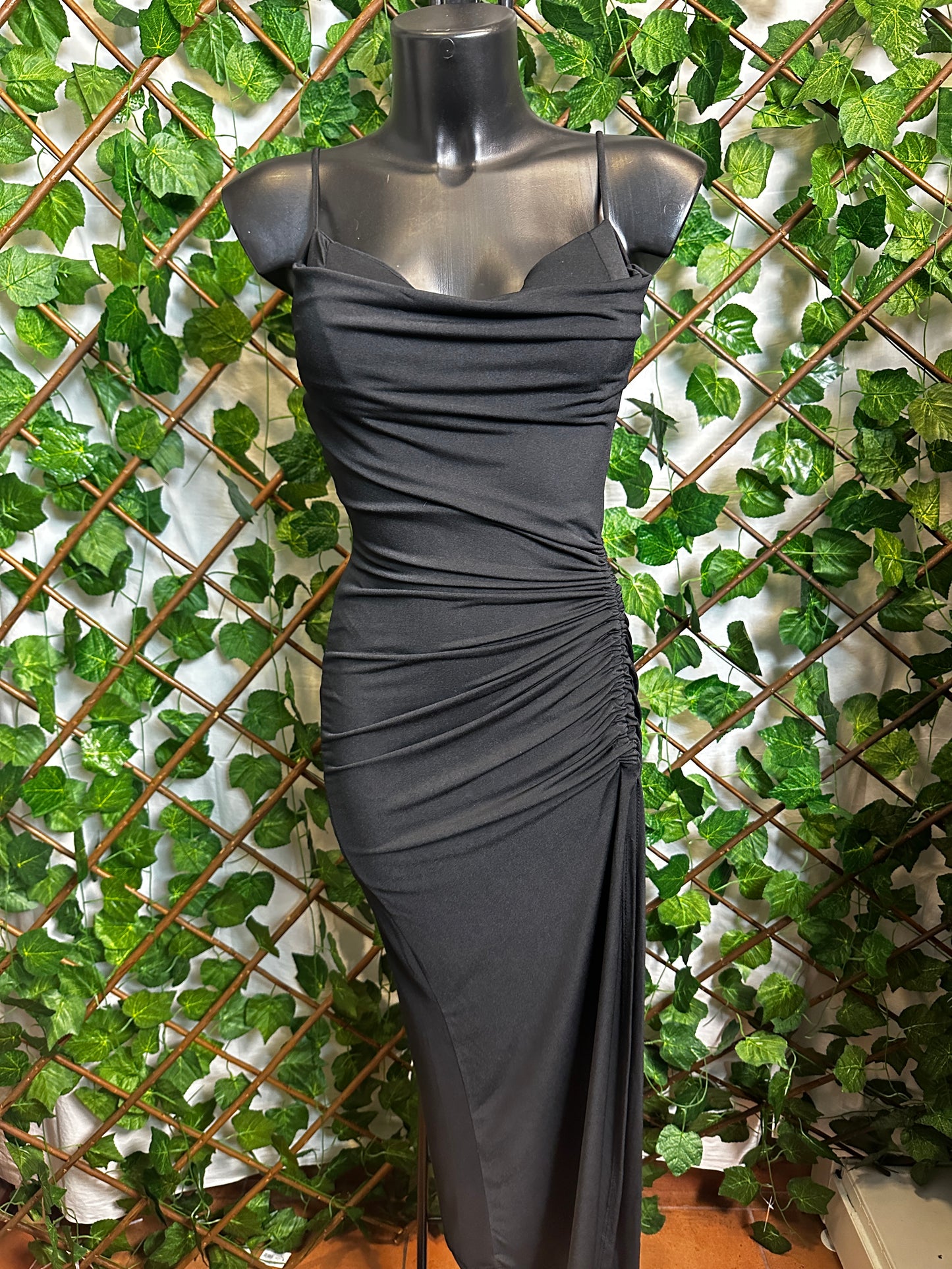 Vestito lungo con arricciatura a drappeggio