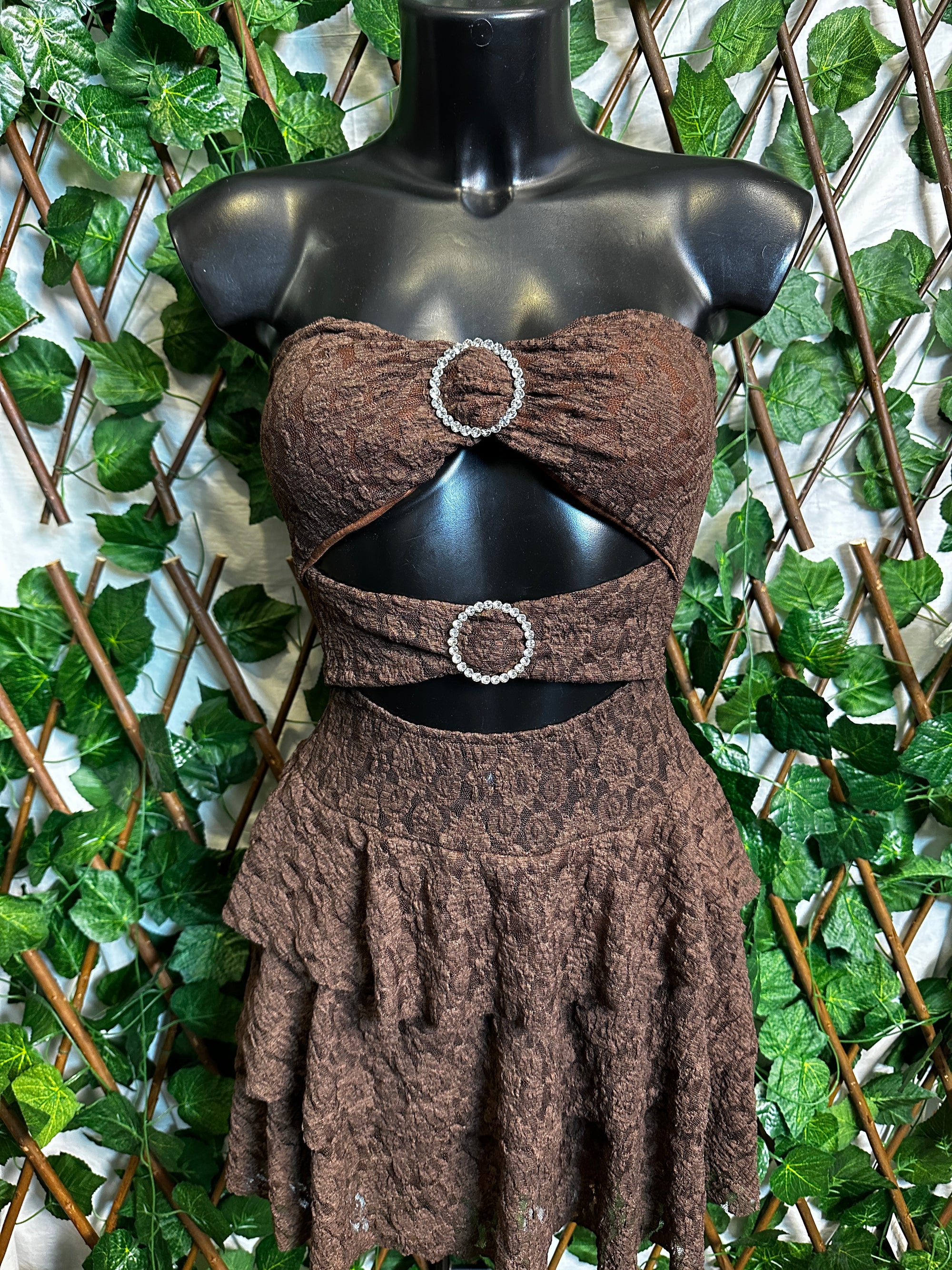 Modello crepe: vestito corto con dettaglio cerchi brillantinati coppe integrate | taglia unica
