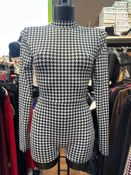 Playsuit "Urban Chic" a Pied de Poule – Eleganza Moderna