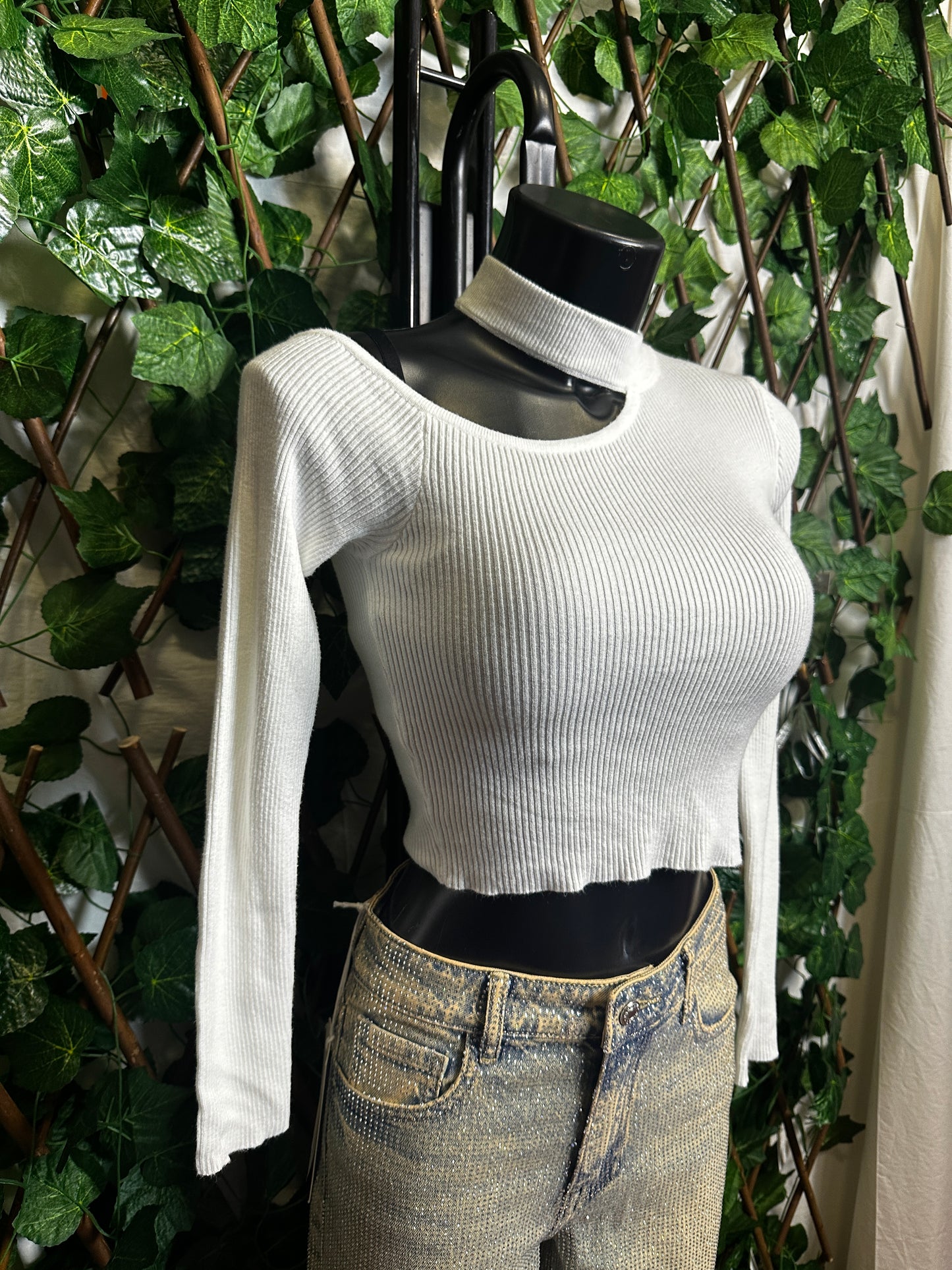 Maglia corta con con Cut-out e le maniche lunghe