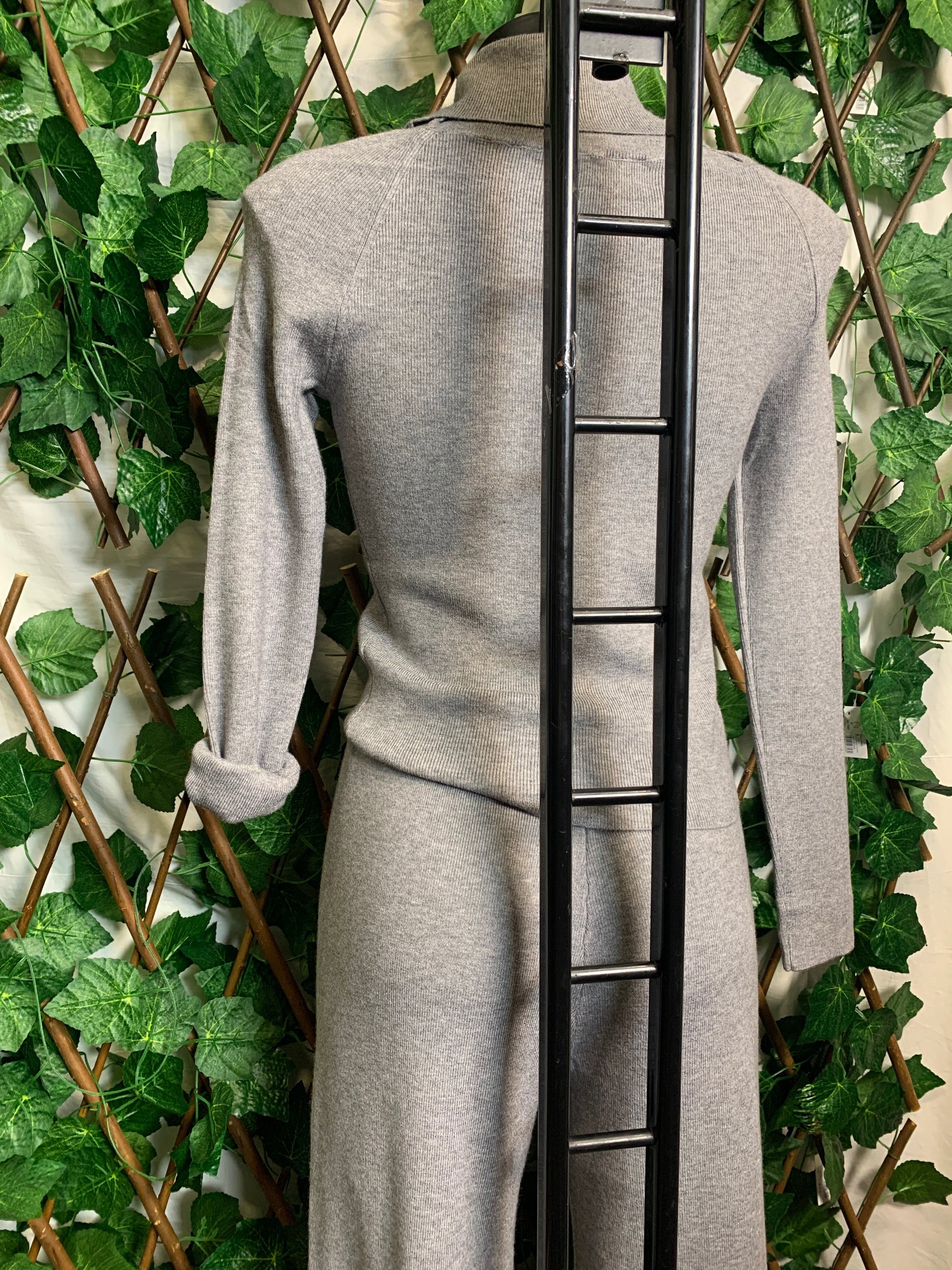 High and wide neck suit