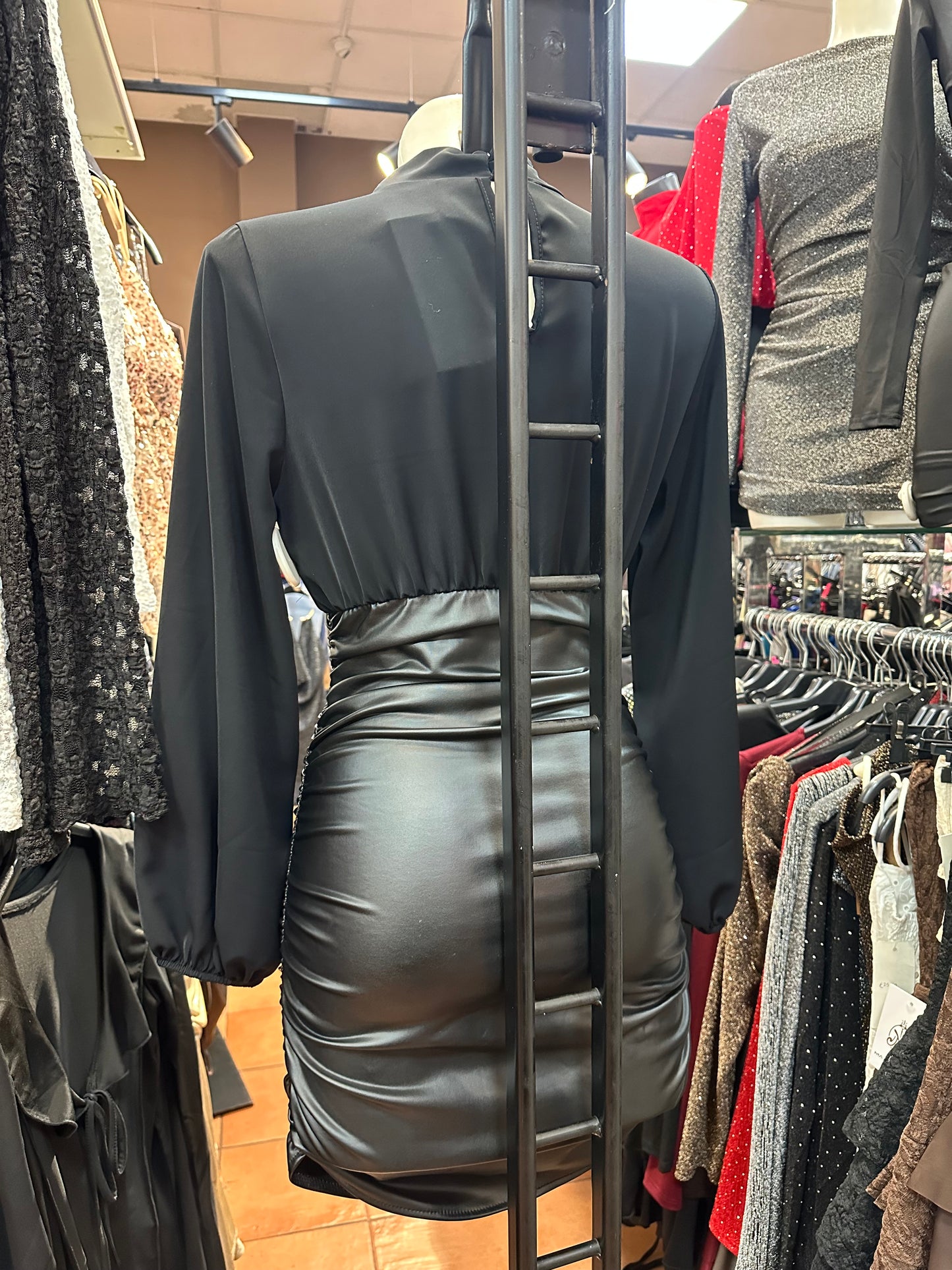 Mini Dress Ecopelle Drappeggiato Bicolore – Audacia Cosmica