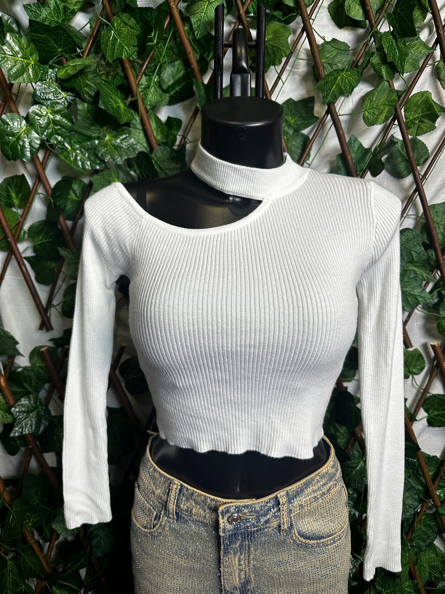 Maglia corta con con Cut-out e le maniche lunghe