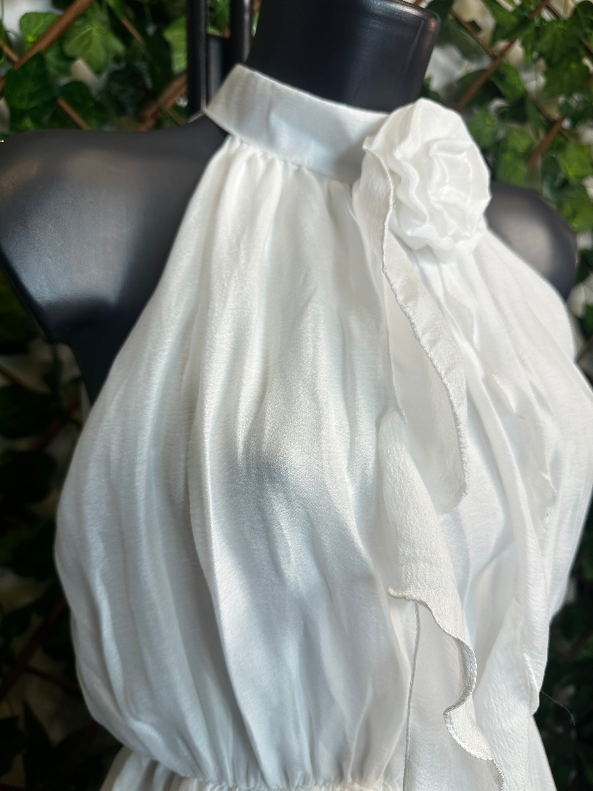 Vestito corto con dettaglio fiore