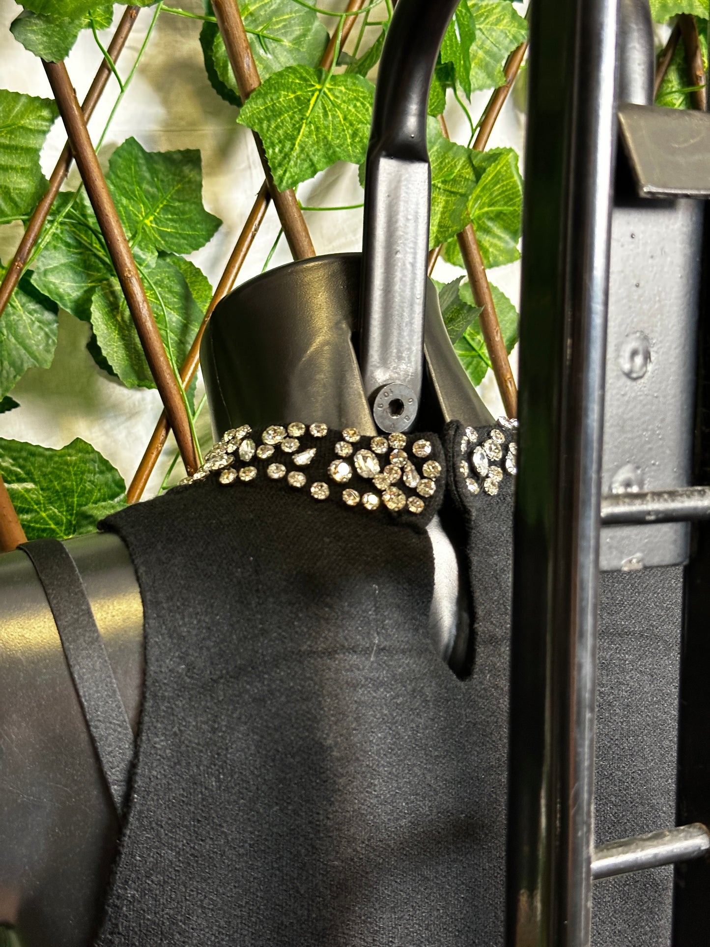 Maglione lungo senza maniche con collo brillantinato