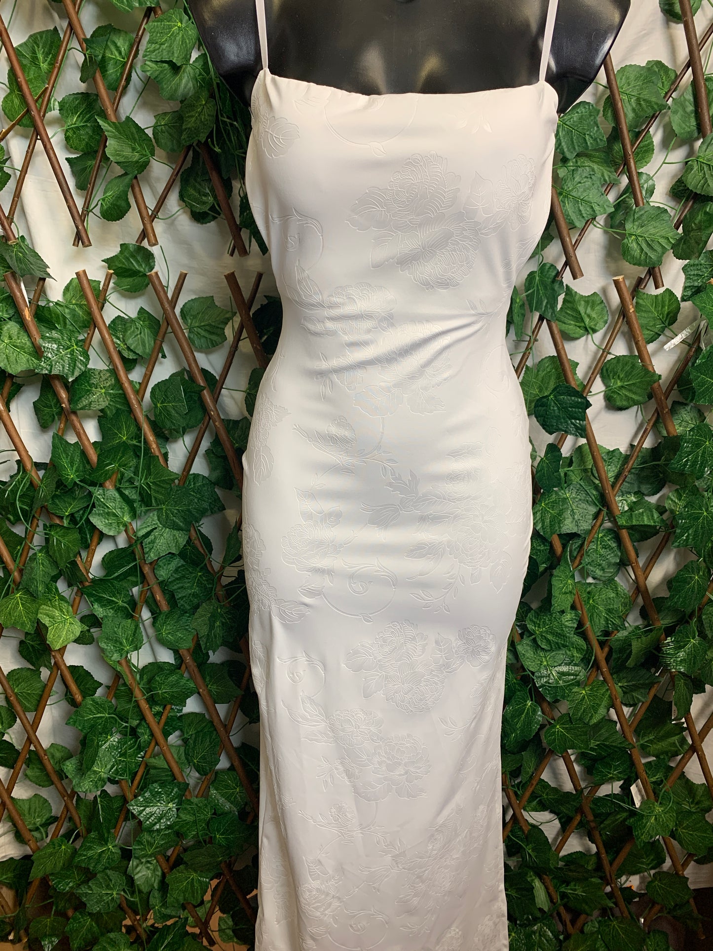 Vestito lungo elegante con la schiena aperta