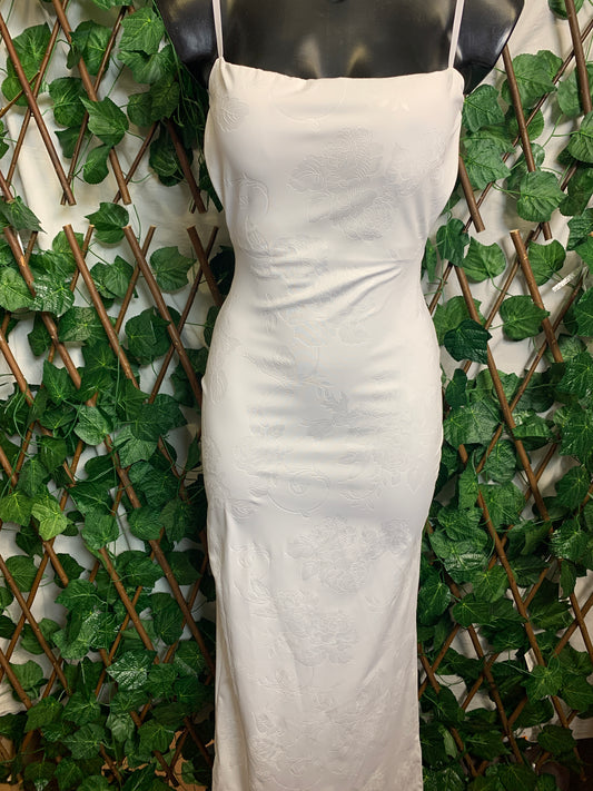 Vestito lungo elegante con la schiena aperta