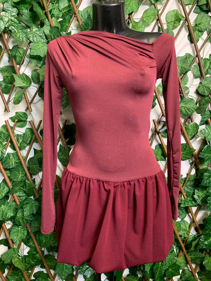 Vestito corto asimmetrico con gonna palloncino