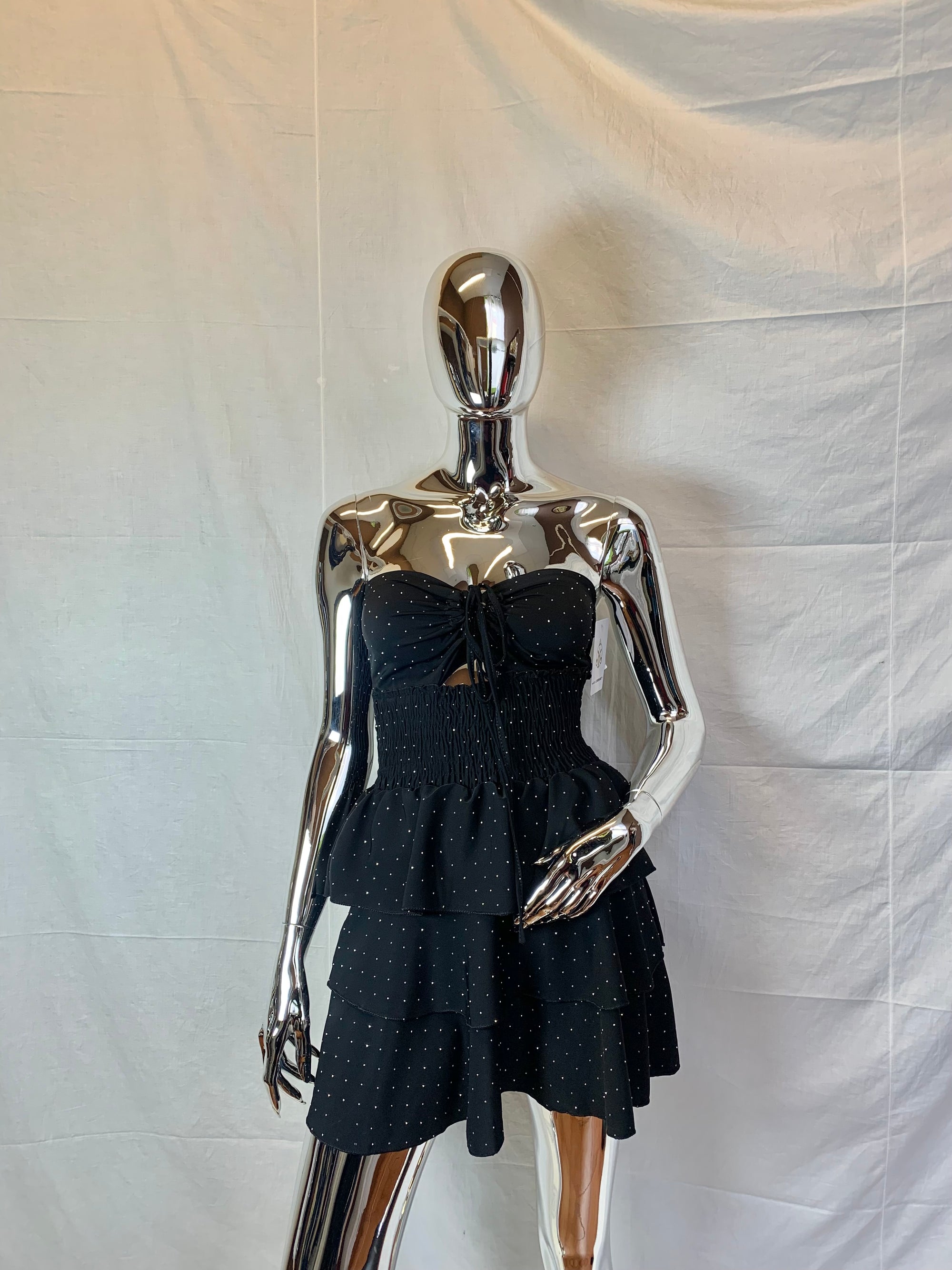 Vestito corto senza spalline, sotto svasato, con brillantini