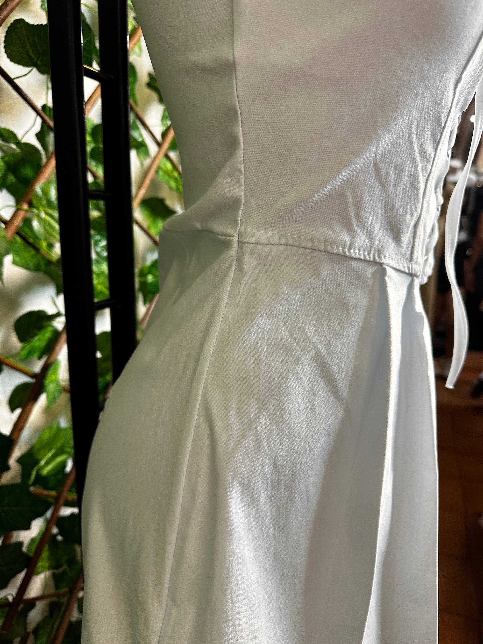 Vestito corto con dentro pantaloncini avanti con le lacci