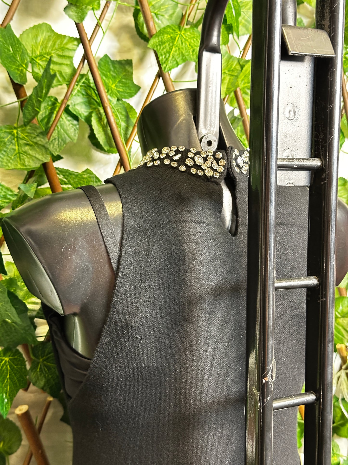 Maglione lungo senza maniche con collo brillantinato